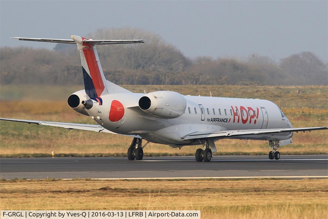 F-GRGL, 2001 Embraer EMB-145EU (ERJ-145EU) C/N 145375, Embraer EMB-145EU, Taxiing rwy 07R, Brest-Bretagne Airport (LFRB-BES)