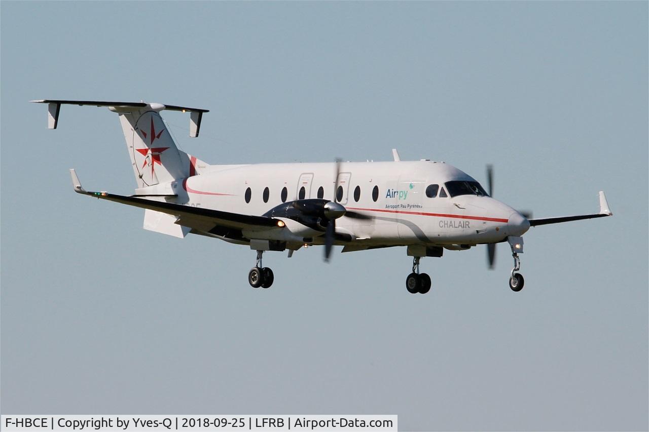 F-HBCE, 1998 Beech 1900D C/N UE-323, Raytheon Aircraft Company 1900D, On final rwy 07R, Brest-Bretagne airport (LFRB-BES)