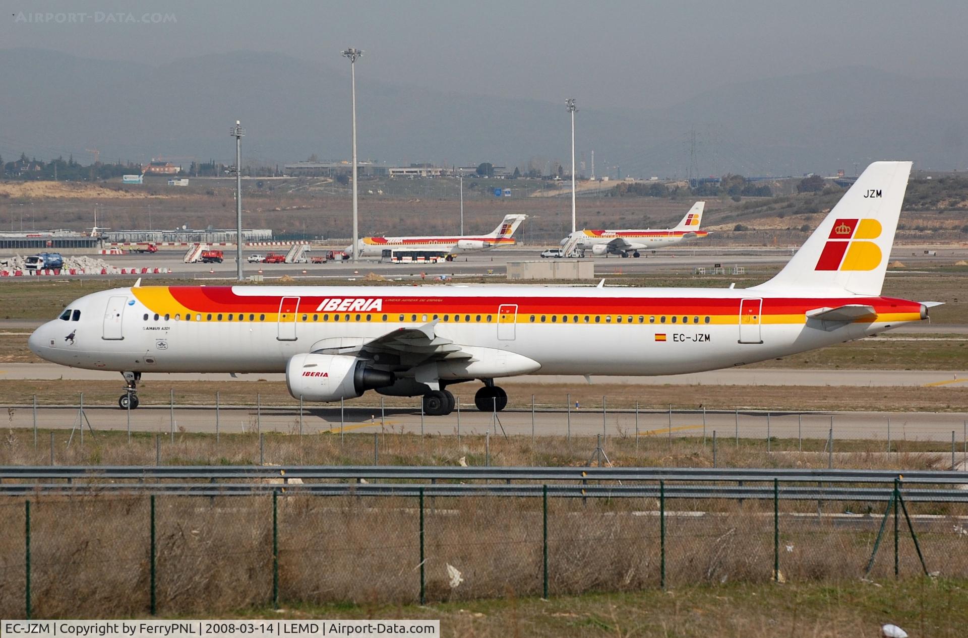 EC-JZM, 2007 Airbus A321-212 C/N 2996, Iberia A321 passing