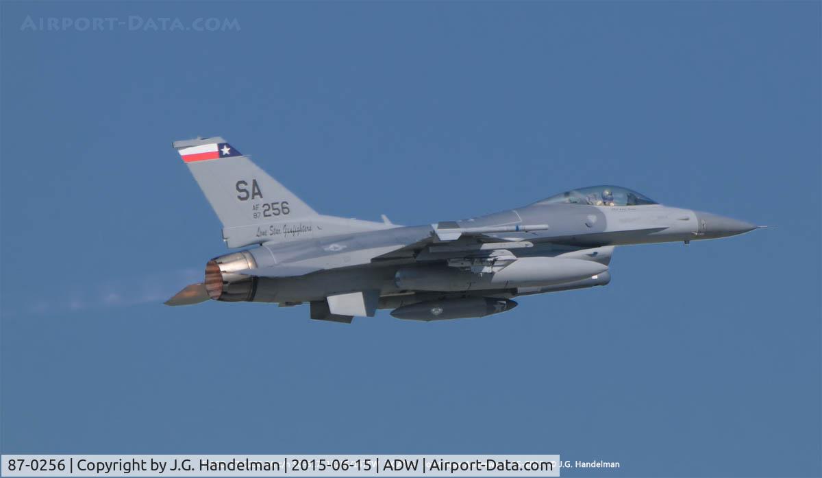 87-0256, 1987 General Dynamics F-16C Fighting Falcon C/N 5C-817, Take off.