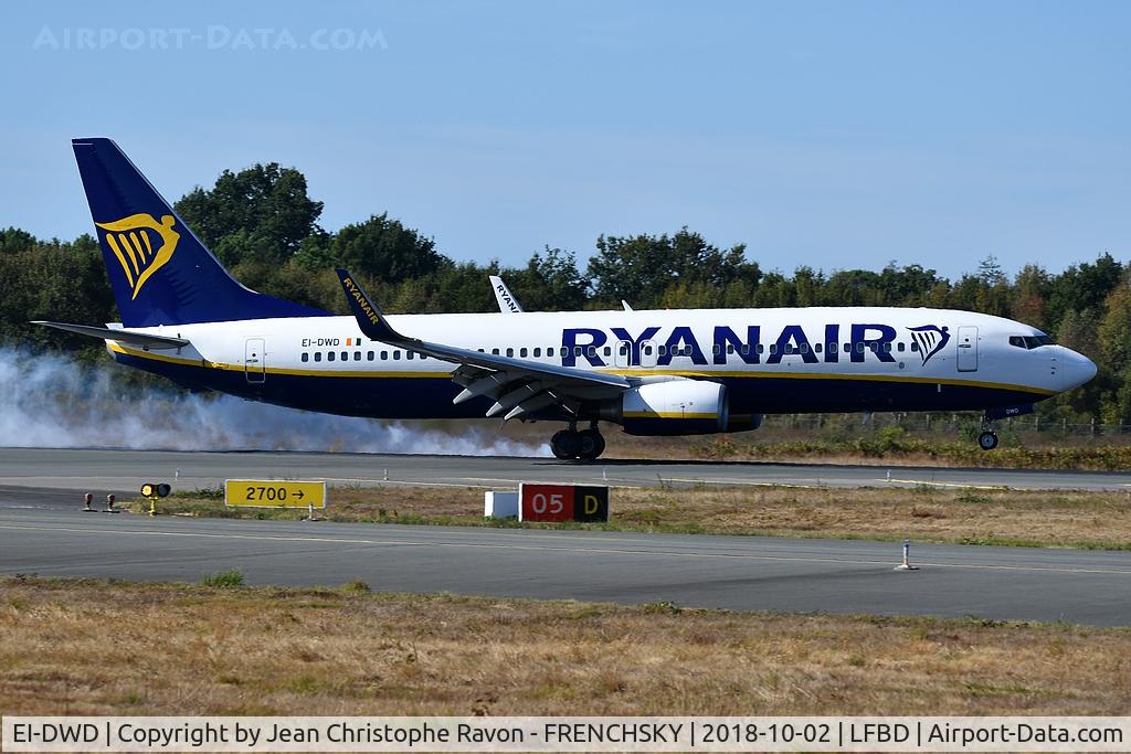 EI-DWD, 2007 Boeing 737-8AS C/N 33642, FR4506 from Porto landing runway 05
