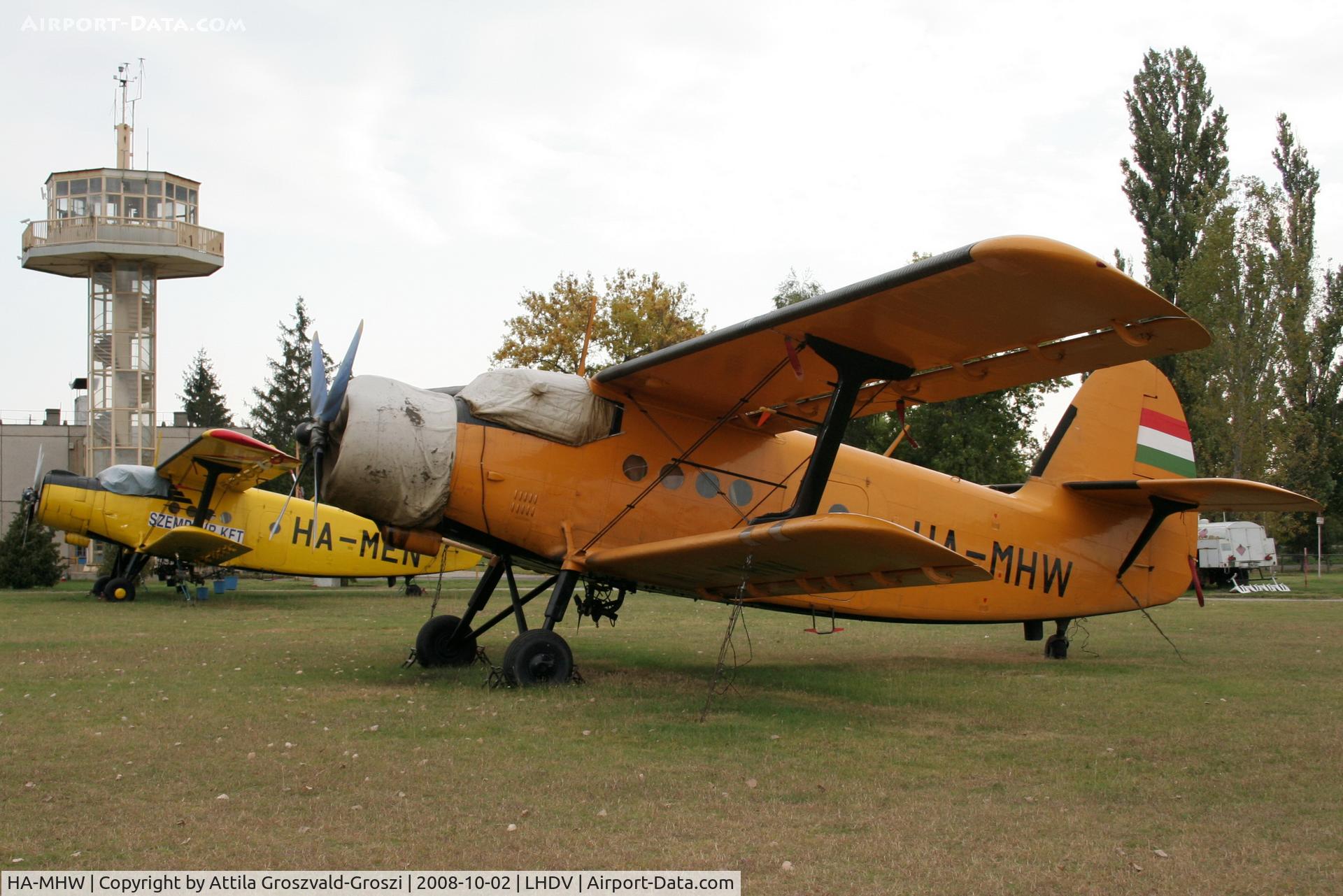 HA-MHW, 1974 PZL-Mielec AN-2R C/N 1G158-60, LHDV Dunaújváros, Baracs-Kisapostag Airport, Hungary