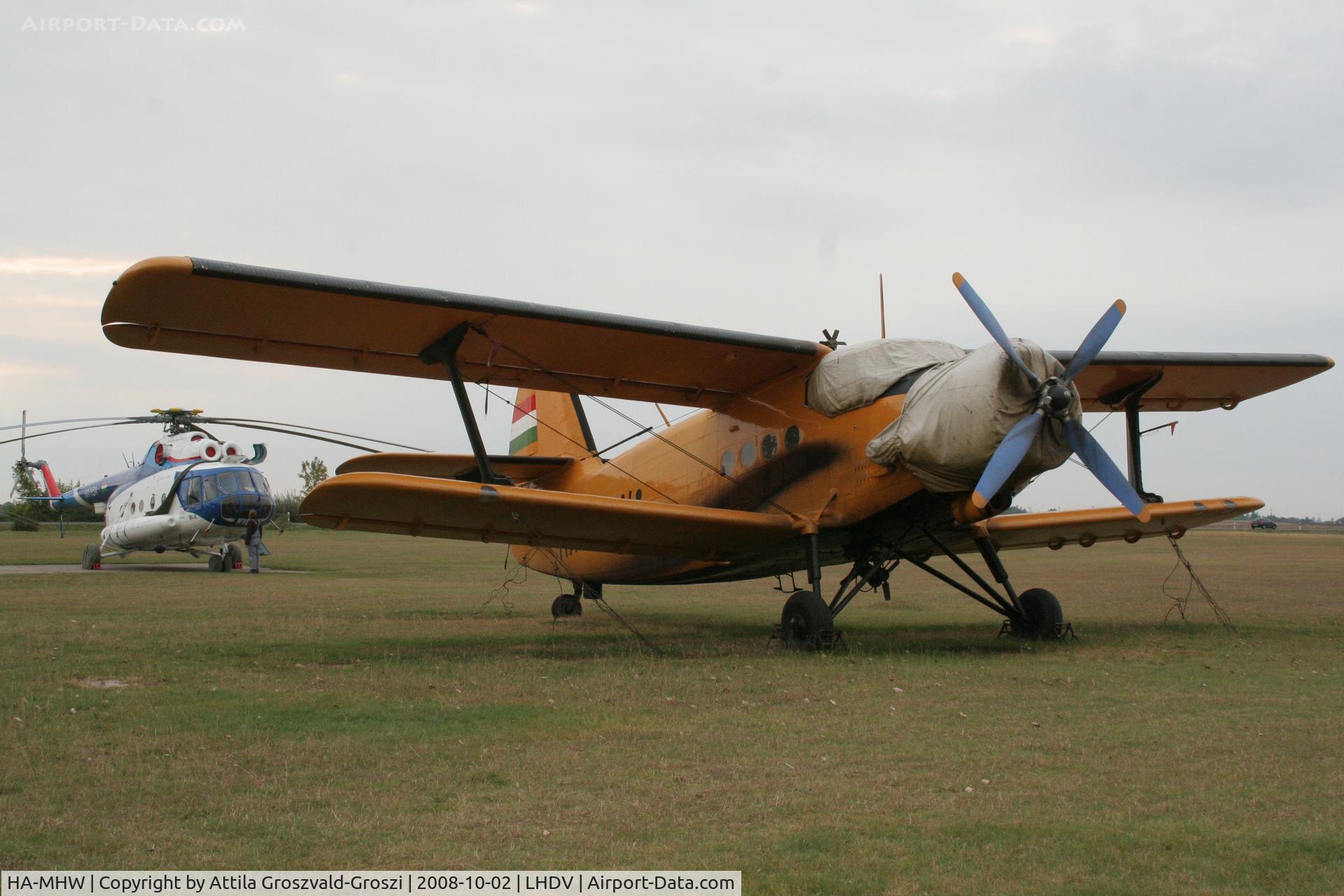 HA-MHW, 1974 PZL-Mielec AN-2R C/N 1G158-60, LHDV Dunaújváros, Baracs-Kisapostag Airport, Hungary