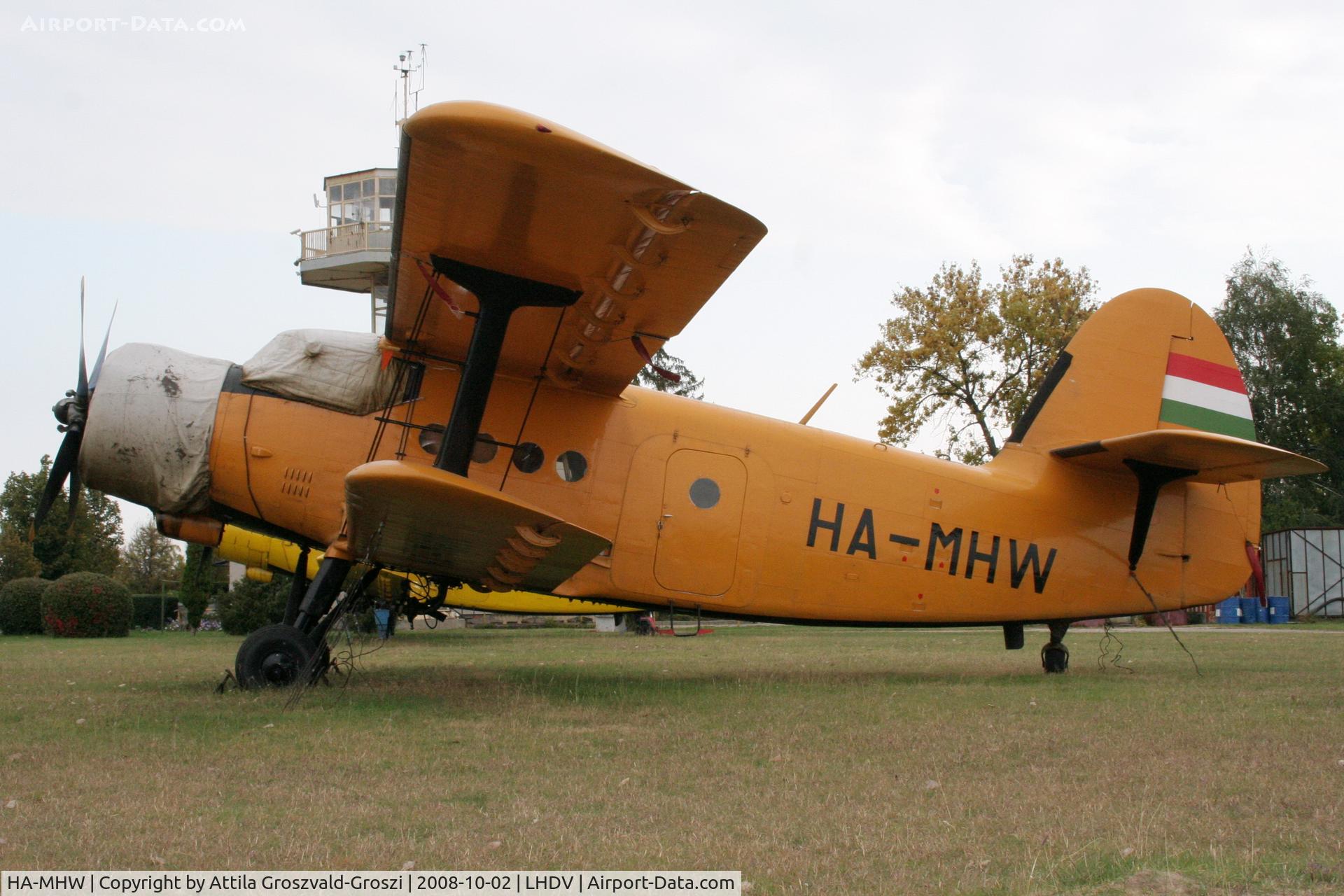 HA-MHW, 1974 PZL-Mielec AN-2R C/N 1G158-60, LHDV Dunaújváros, Baracs-Kisapostag Airport, Hungary