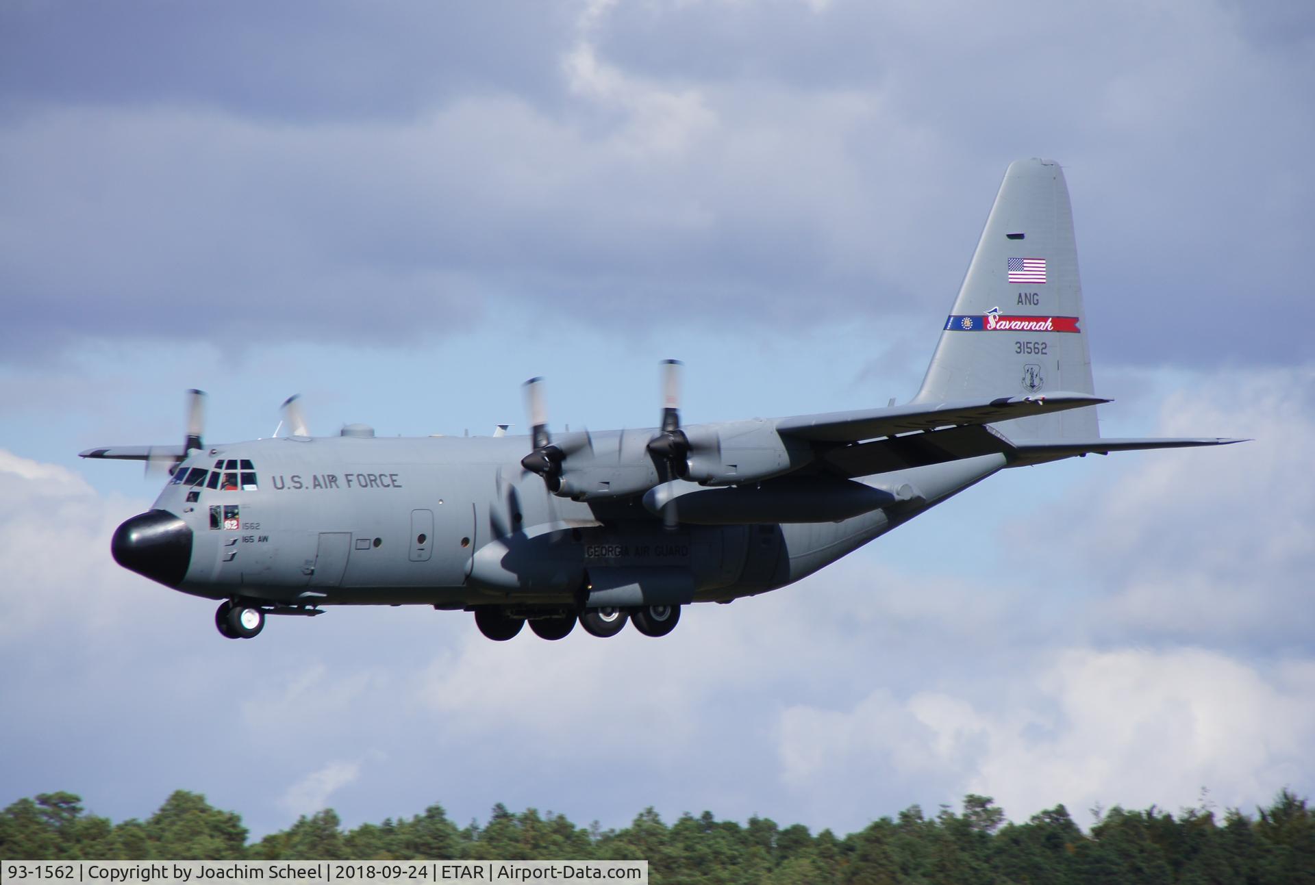 93-1562, Lockheed C-130H-3 Hercules C/N 382-5366, 93-1562 arriving at Ramstein AB.