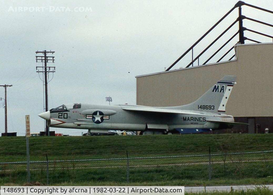 148693, Vought F-8D Crusader Crusader C/N 913, WHEN IT WAS STILL AT NAS DALLAS, IN FRONT OF THE MAG-41 HANGER