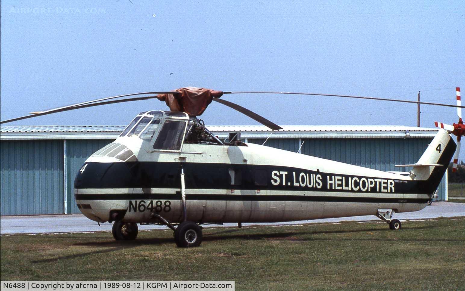 N6488, 1964 Sikorsky S-58D C/N 581573, AWAITING ANOTHER FLIGHT