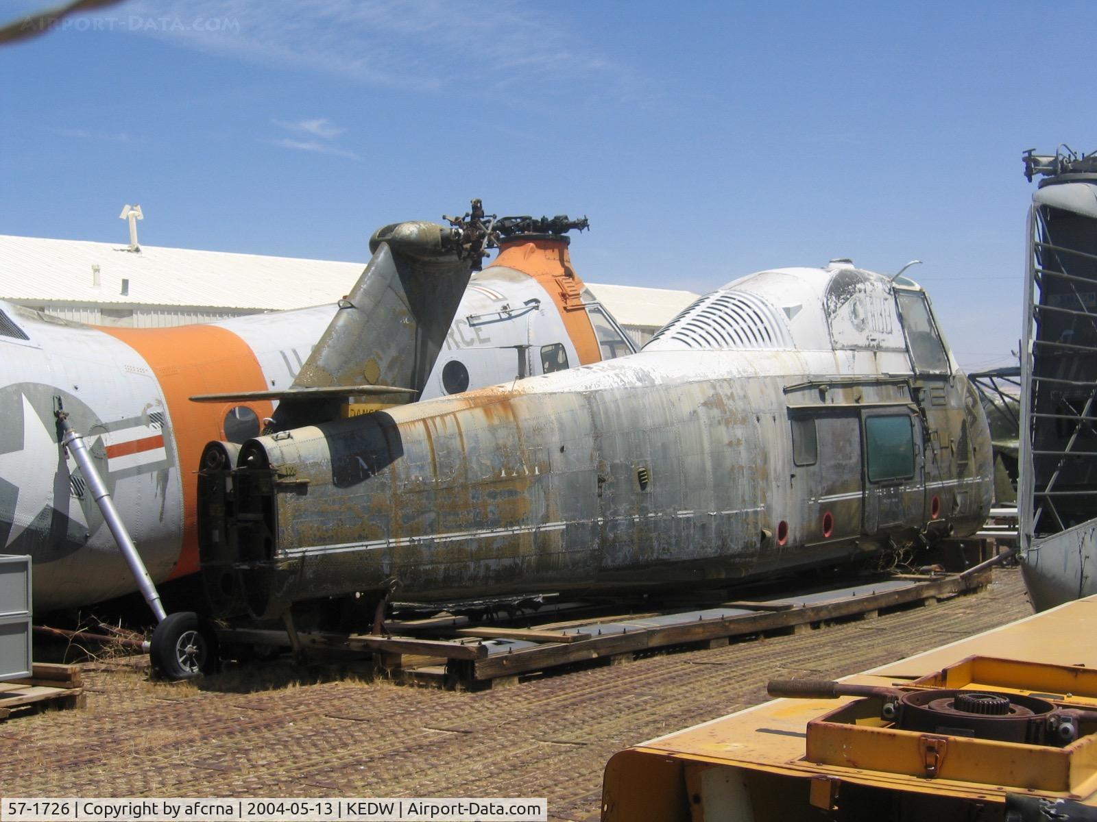 57-1726, 1957 Sikorsky VH-34C Choctaw C/N 58-0918, STORED AT EDWARDS AFB PRIOR TO MOVE TO TEXAS