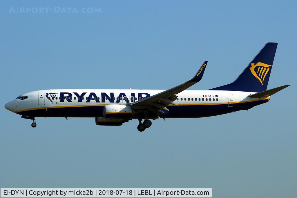 EI-DYN, 2008 Boeing 737-8AS C/N 36576, Landing
