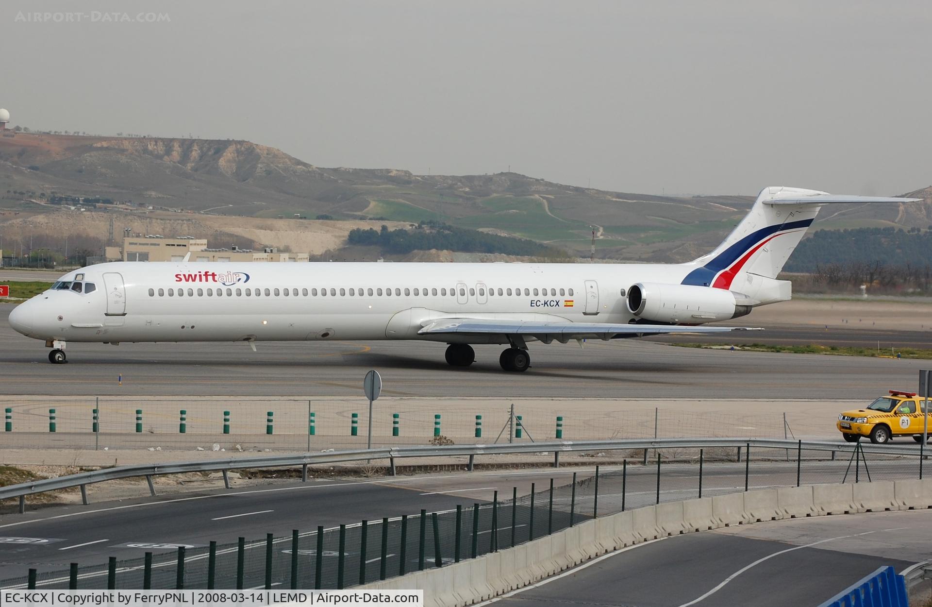 EC-KCX, 1988 McDonnell Douglas MD-83 (DC-9-83) C/N 49619, Swift Air MD83 departing