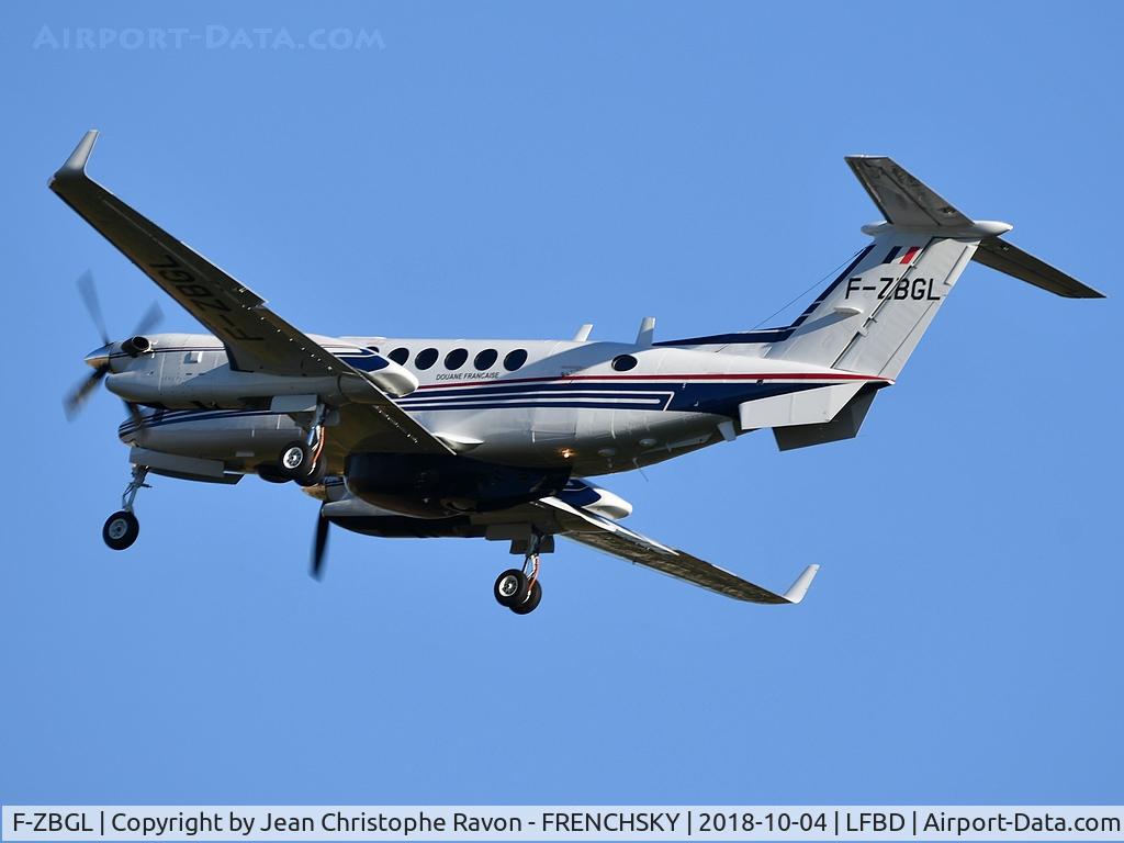 F-ZBGL, Hawker Beechcraft 350ER Super King Air (B300CER) C/N FL-746, FRANCE DOUANES 7542 landing runway 05