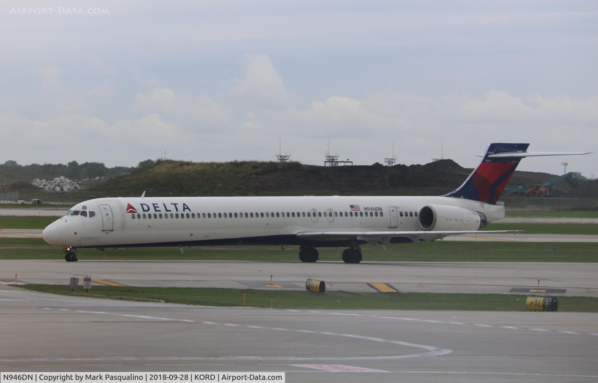 N946DN, 1995 McDonnell Douglas MD-90-30 C/N 53354, MD-90-30