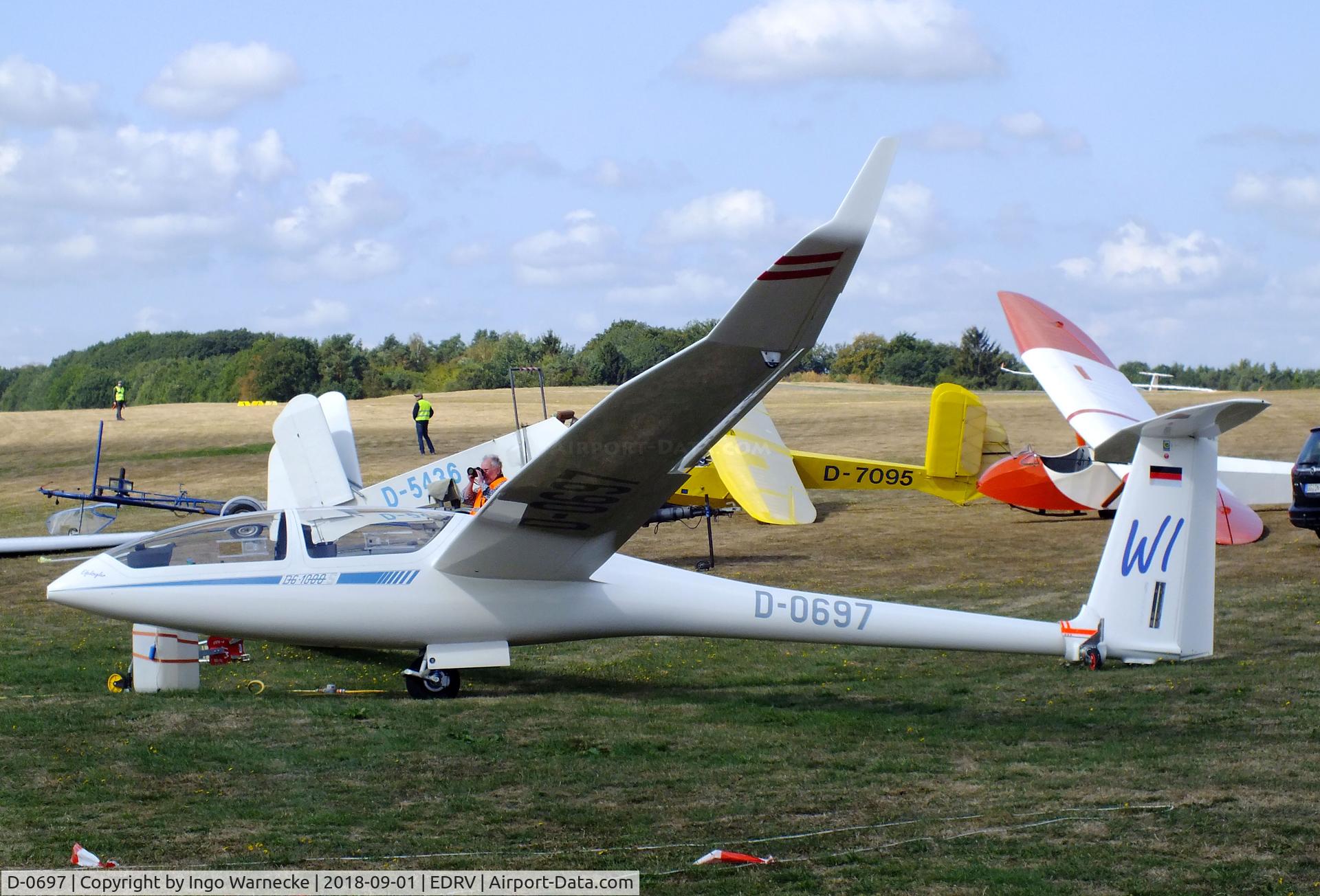 D-0697, Glaser-Dirks DG-1000S C/N 10-111S76, Glaser-Dirks DG-1000S at the 2018 Flugplatzfest Wershofen
