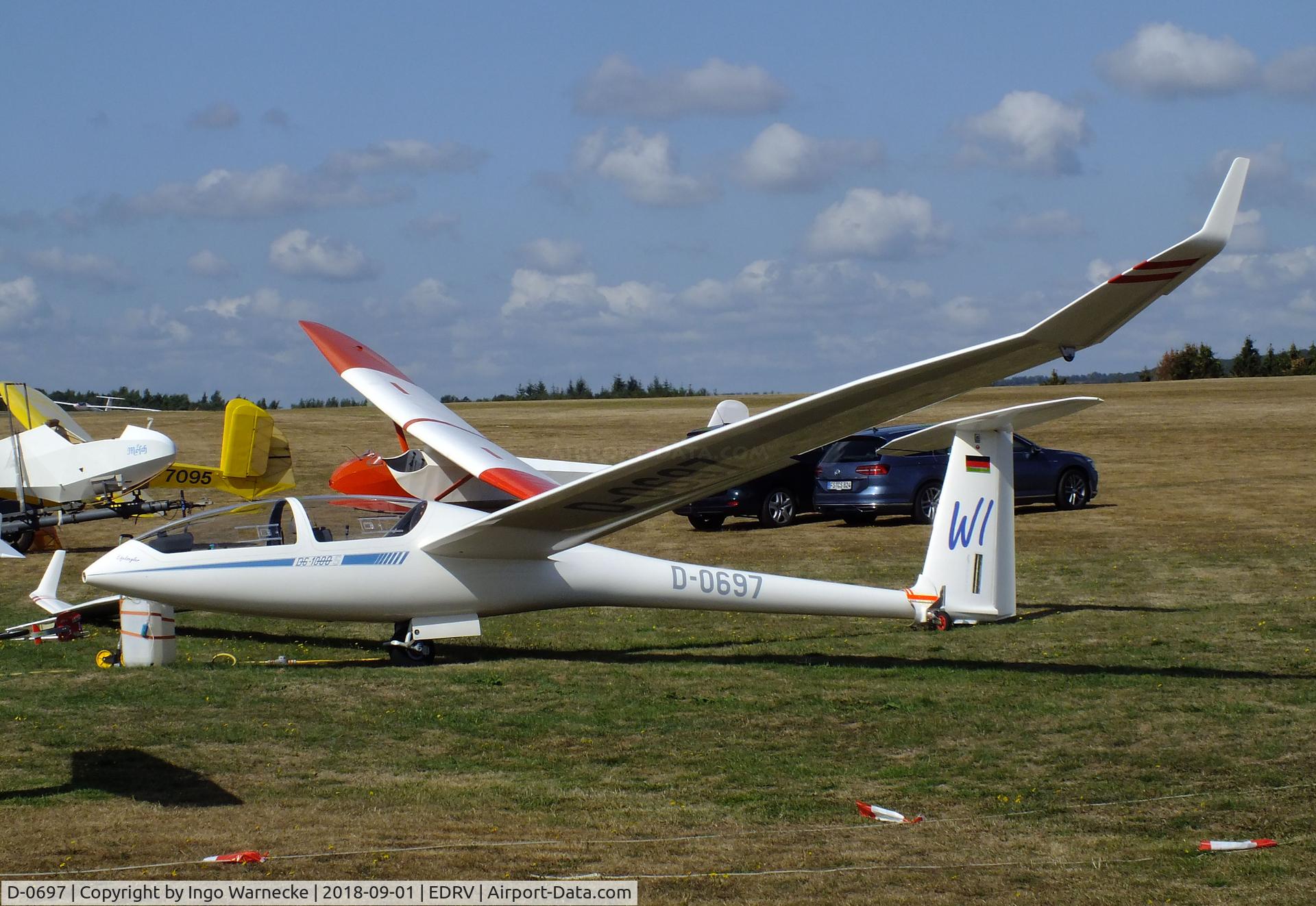 D-0697, Glaser-Dirks DG-1000S C/N 10-111S76, Glaser-Dirks DG-1000S at the 2018 Flugplatzfest Wershofen