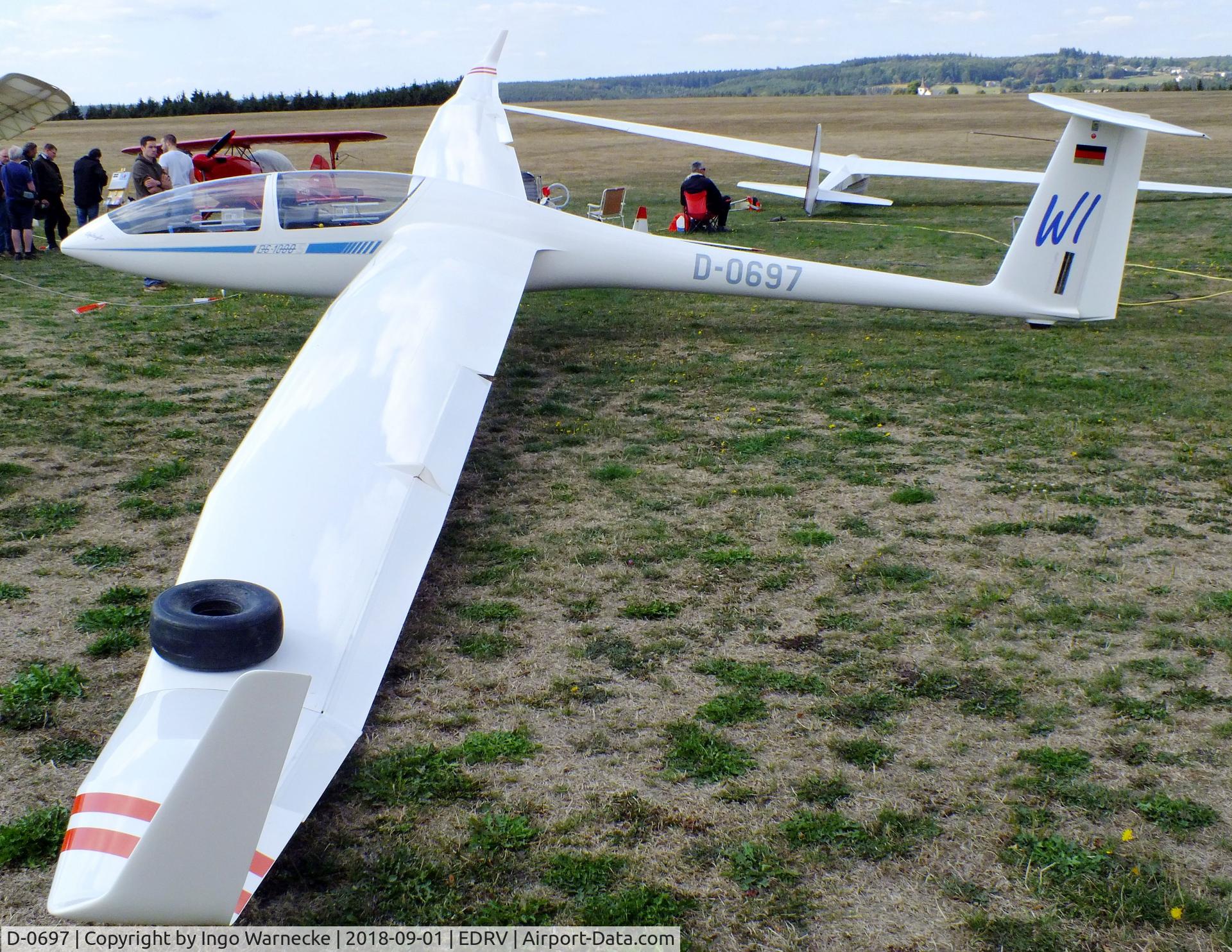 D-0697, Glaser-Dirks DG-1000S C/N 10-111S76, Glaser-Dirks DG-1000S at the 2018 Flugplatzfest Wershofen