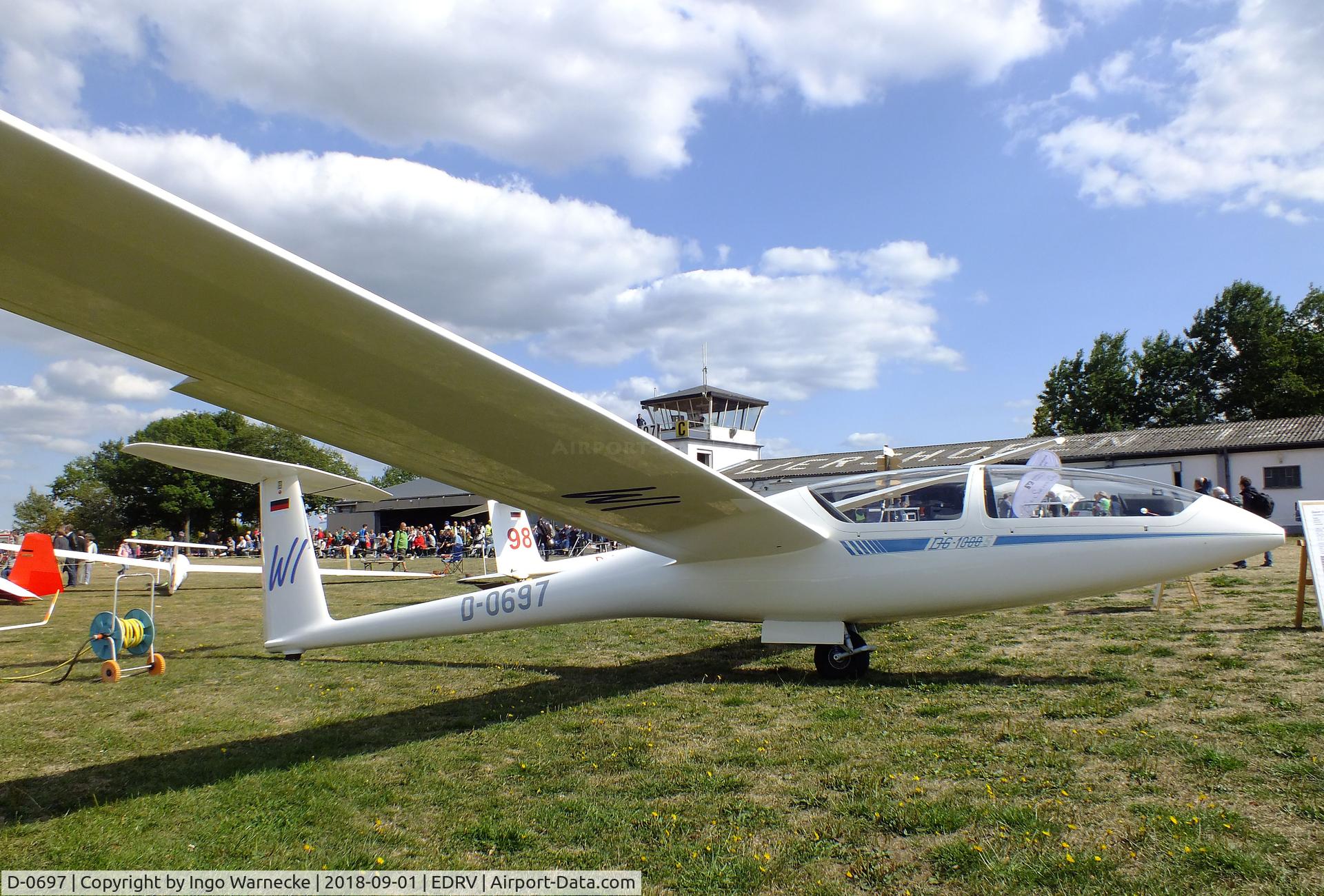 D-0697, Glaser-Dirks DG-1000S C/N 10-111S76, Glaser-Dirks DG-1000S at the 2018 Flugplatzfest Wershofen