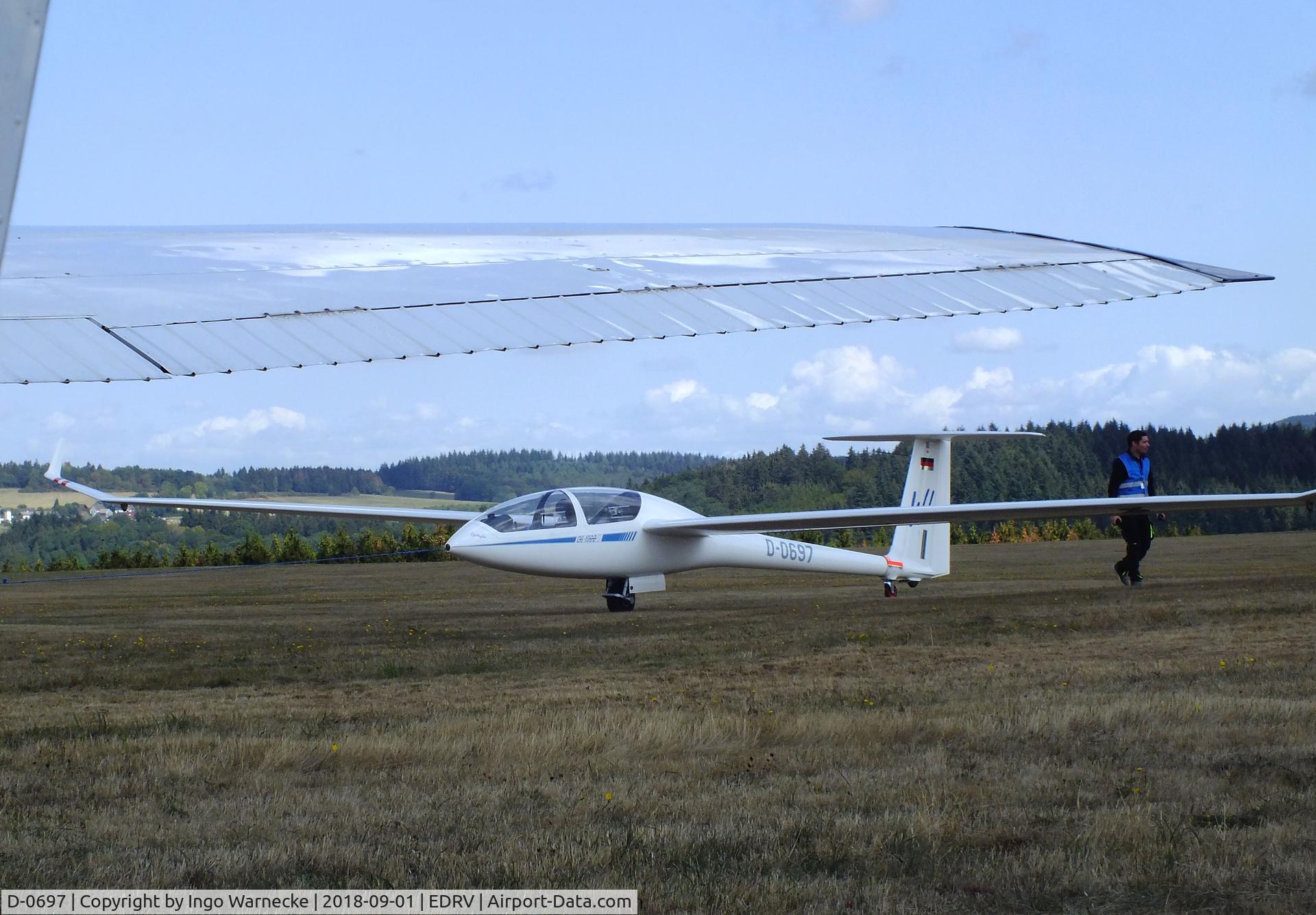 D-0697, Glaser-Dirks DG-1000S C/N 10-111S76, Glaser-Dirks DG-1000S at the 2018 Flugplatzfest Wershofen