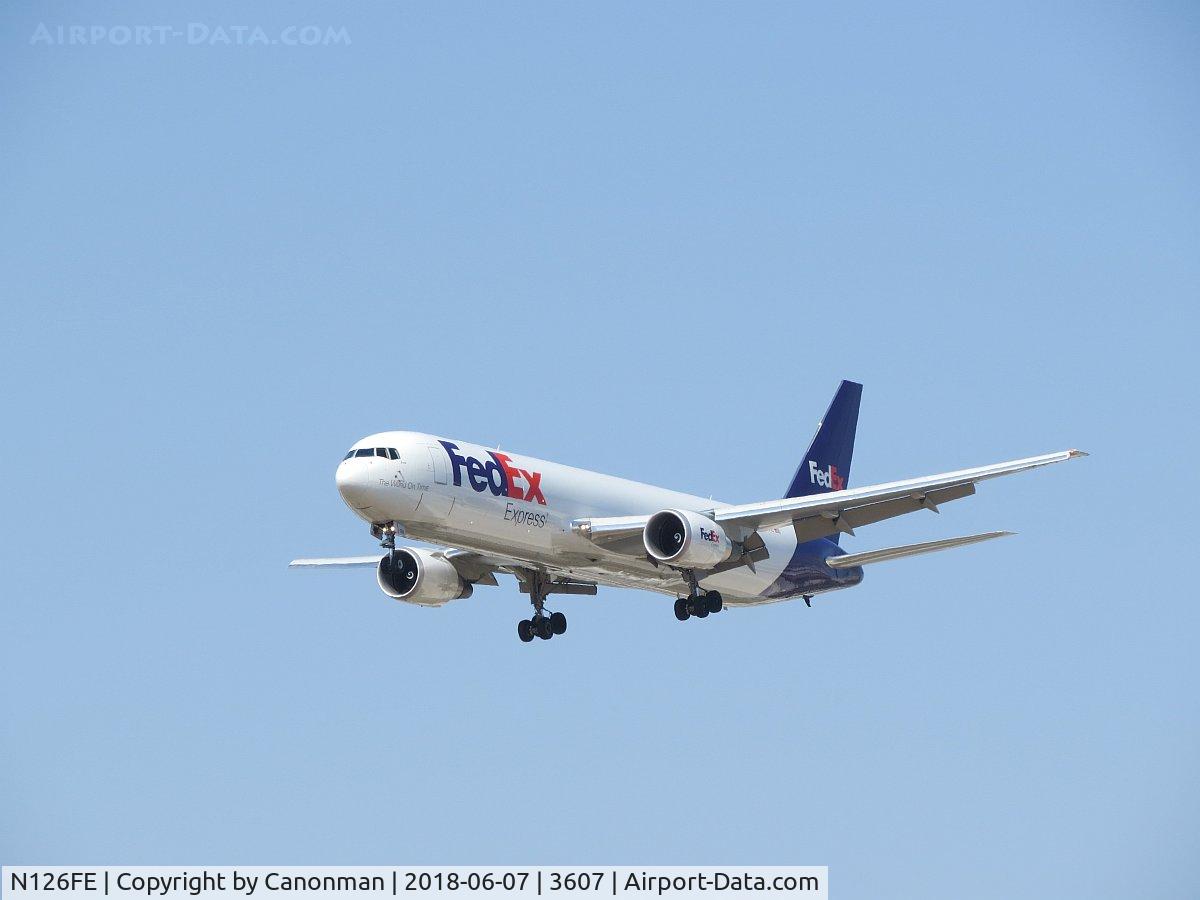 N126FE, 2015 Boeing 767-3S2F/ER C/N 42718, Landing
