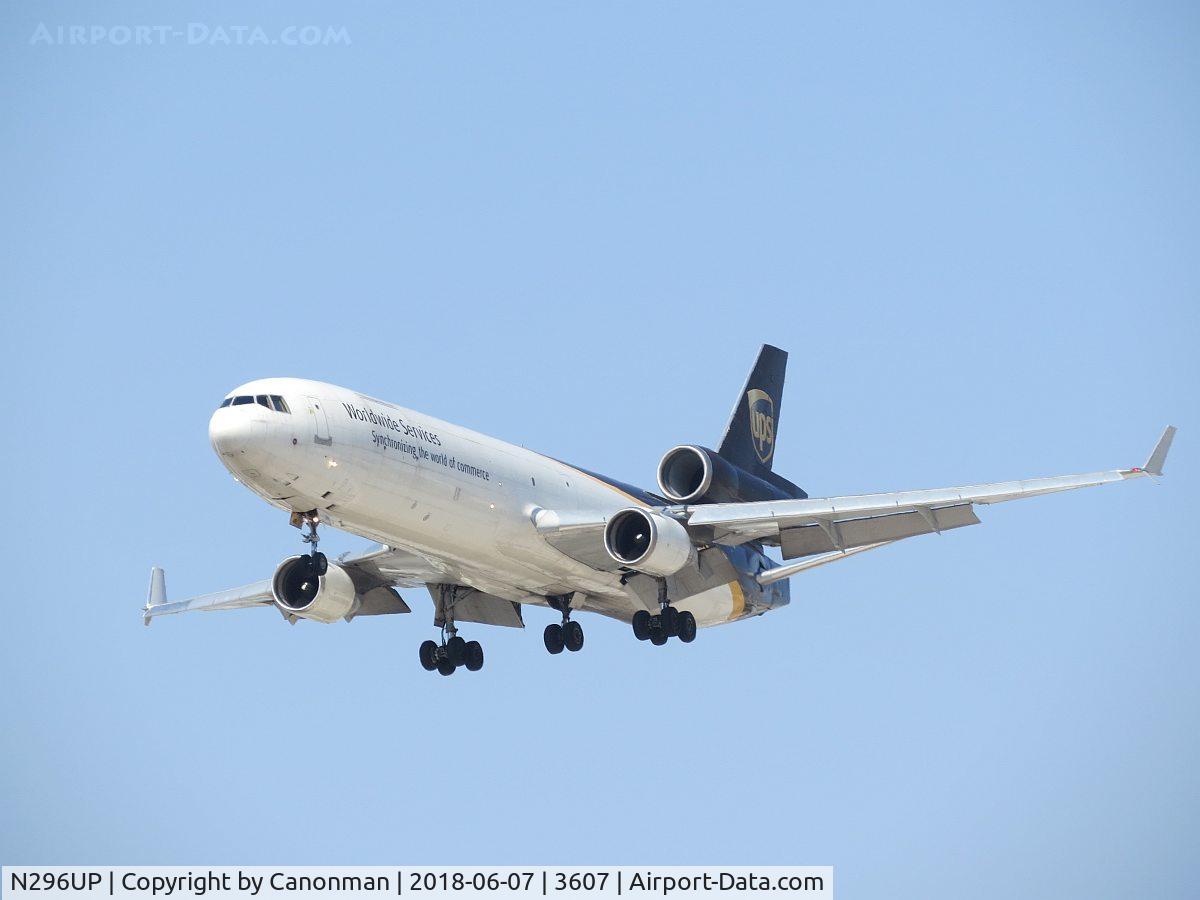 N296UP, 1991 McDonnell Douglas MD-11 C/N 48474, Landing
