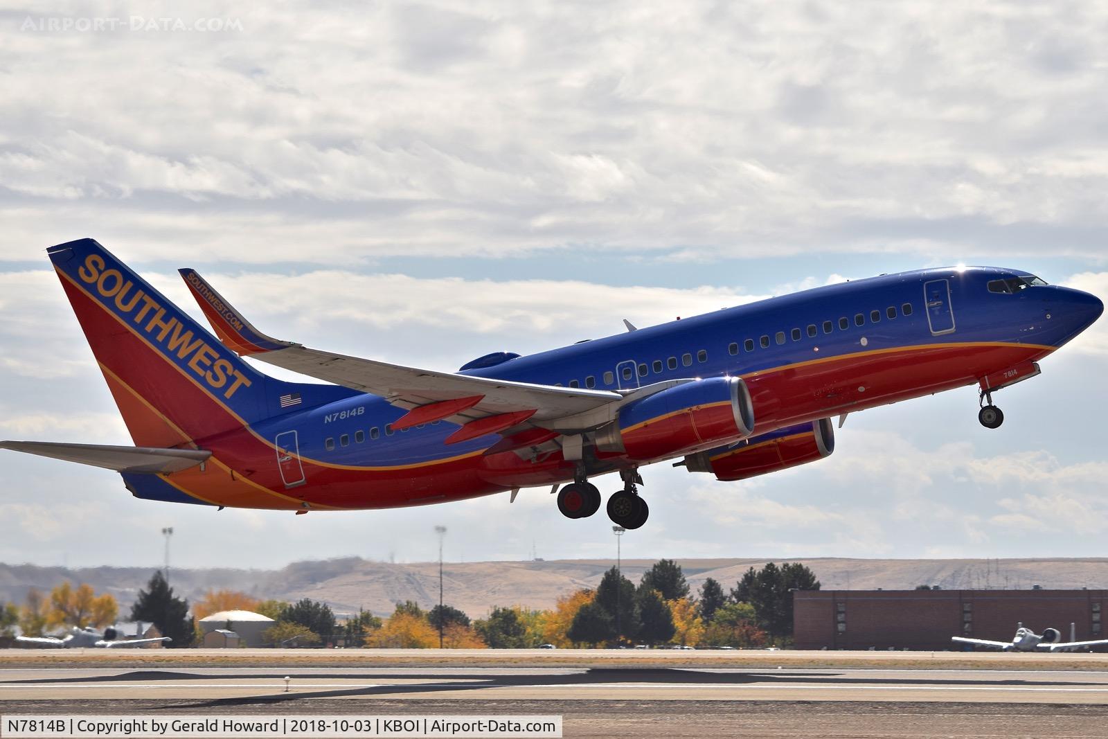 N7814B, 2001 Boeing 737-7K9 C/N 30042, Departing RWY 28R.