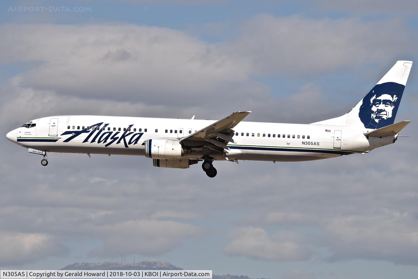 N305AS, 2000 Boeing 737-990 C/N 30013, Landing RWY 28R.