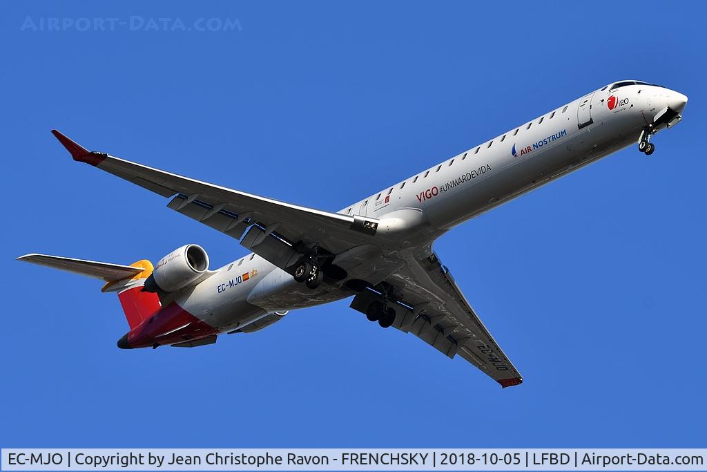 EC-MJO, 2016 Bombardier CRJ-1000 (CL-600-2E25) C/N 19045, IB8550 from Madrid landing runway 23