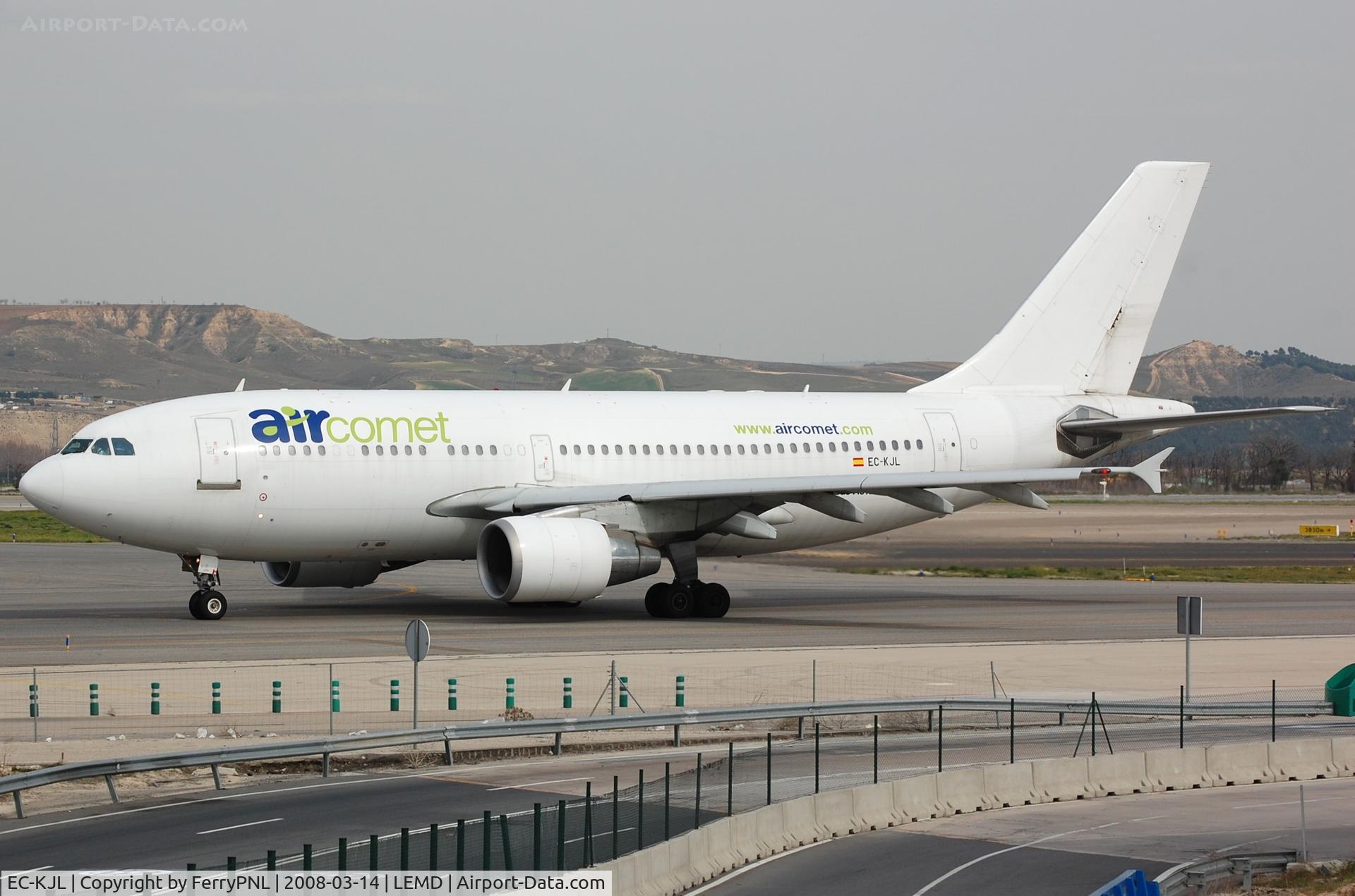 EC-KJL, 1987 Airbus A310-324 C/N 453, Air Comet A310. Aircraft stored in ROW 2008 and broken up shortly after.