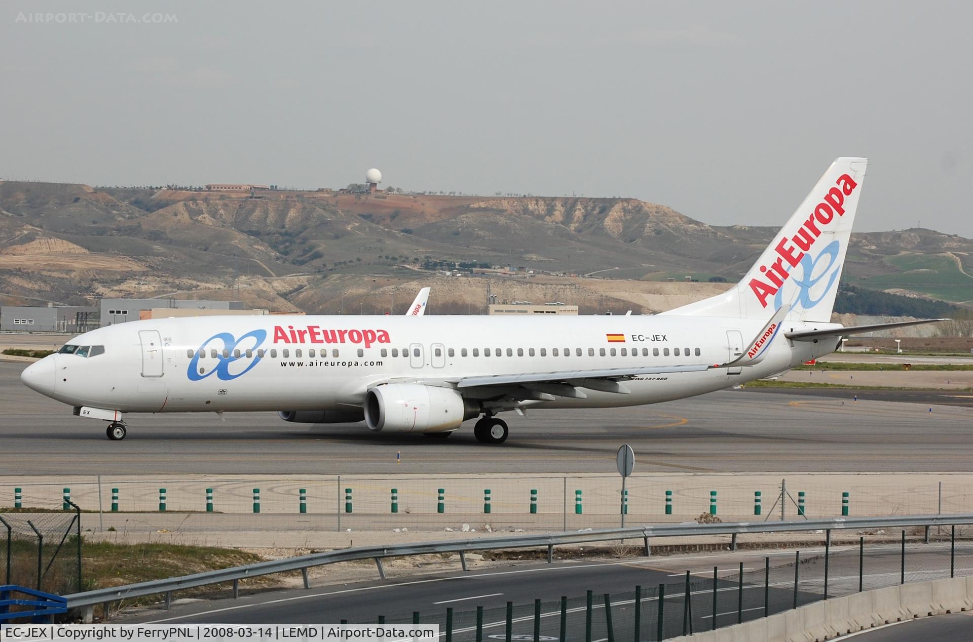EC-JEX, 2005 Boeing 737-86N C/N 32659, AEA B738 departing