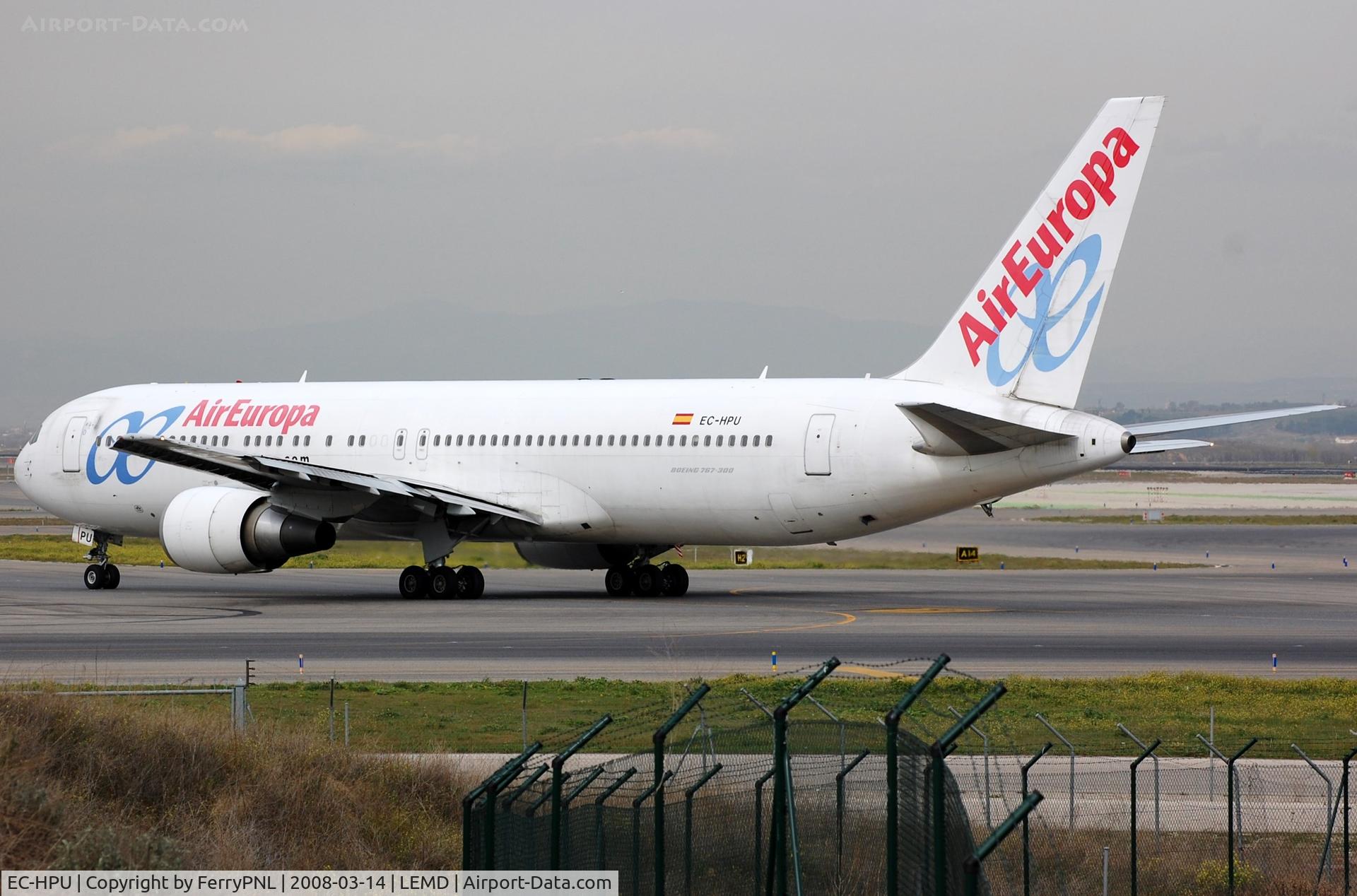 EC-HPU, 2001 Boeing 767-3Q8/ER C/N 30048, AEA B763