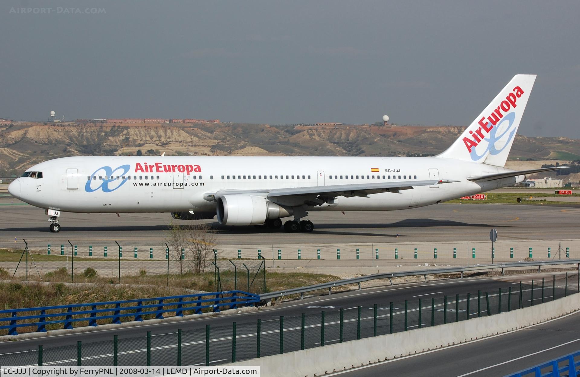 EC-JJJ, 1995 Boeing 767-328/ER C/N 27428/586, Air Europa B763 taxying out.