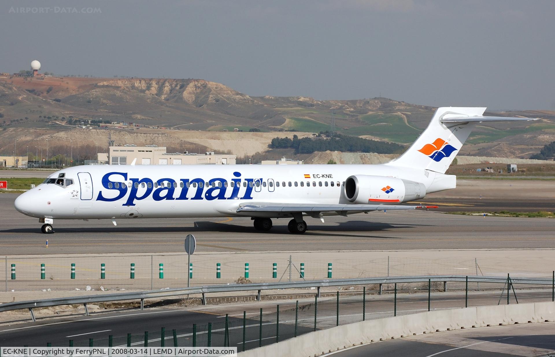 EC-KNE, 2000 Boeing 717-23S C/N 55064, Spanair B717 departing