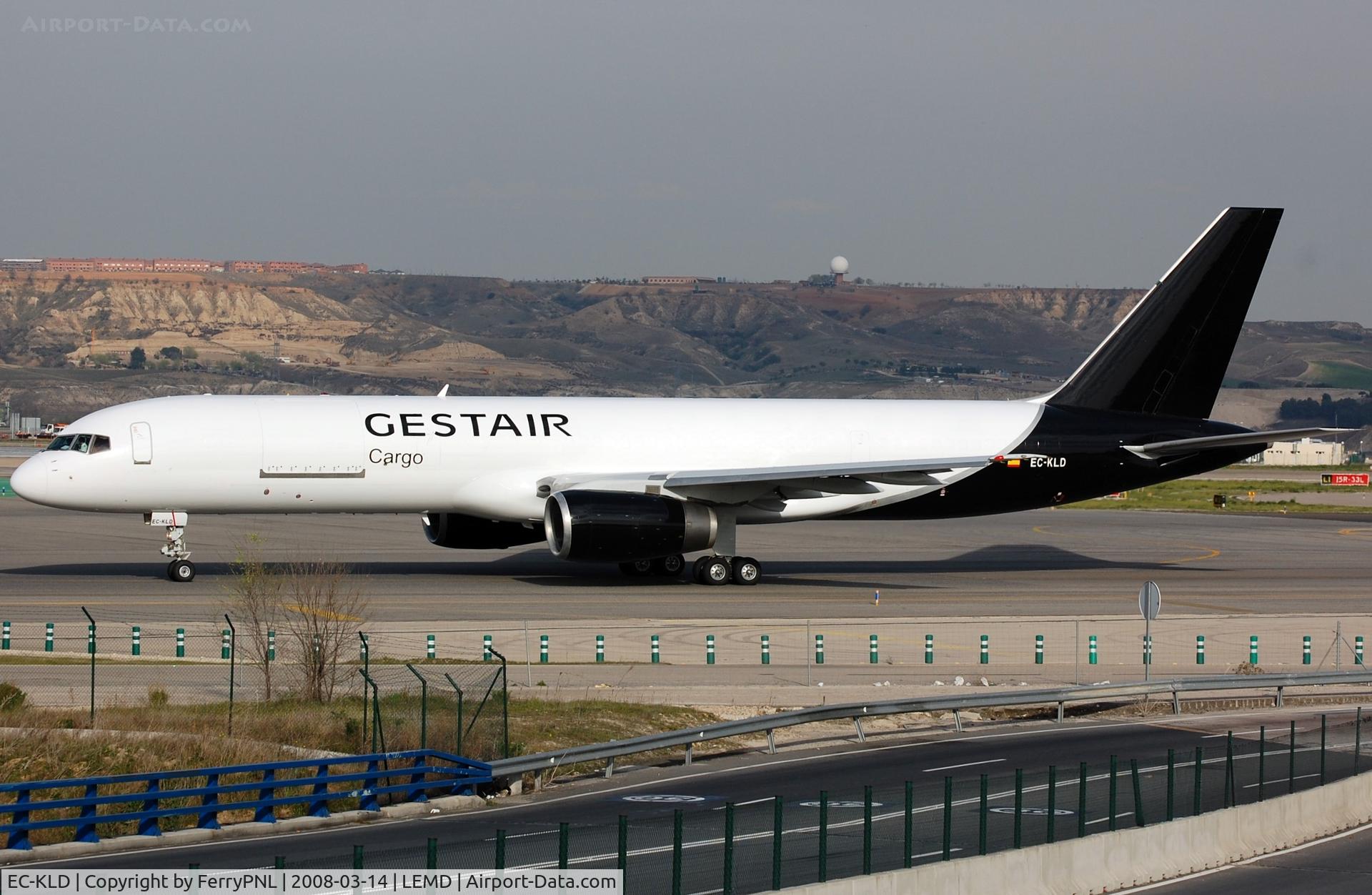 EC-KLD, 1988 Boeing 757-236 C/N 24121, Gestair B752F in black and white.