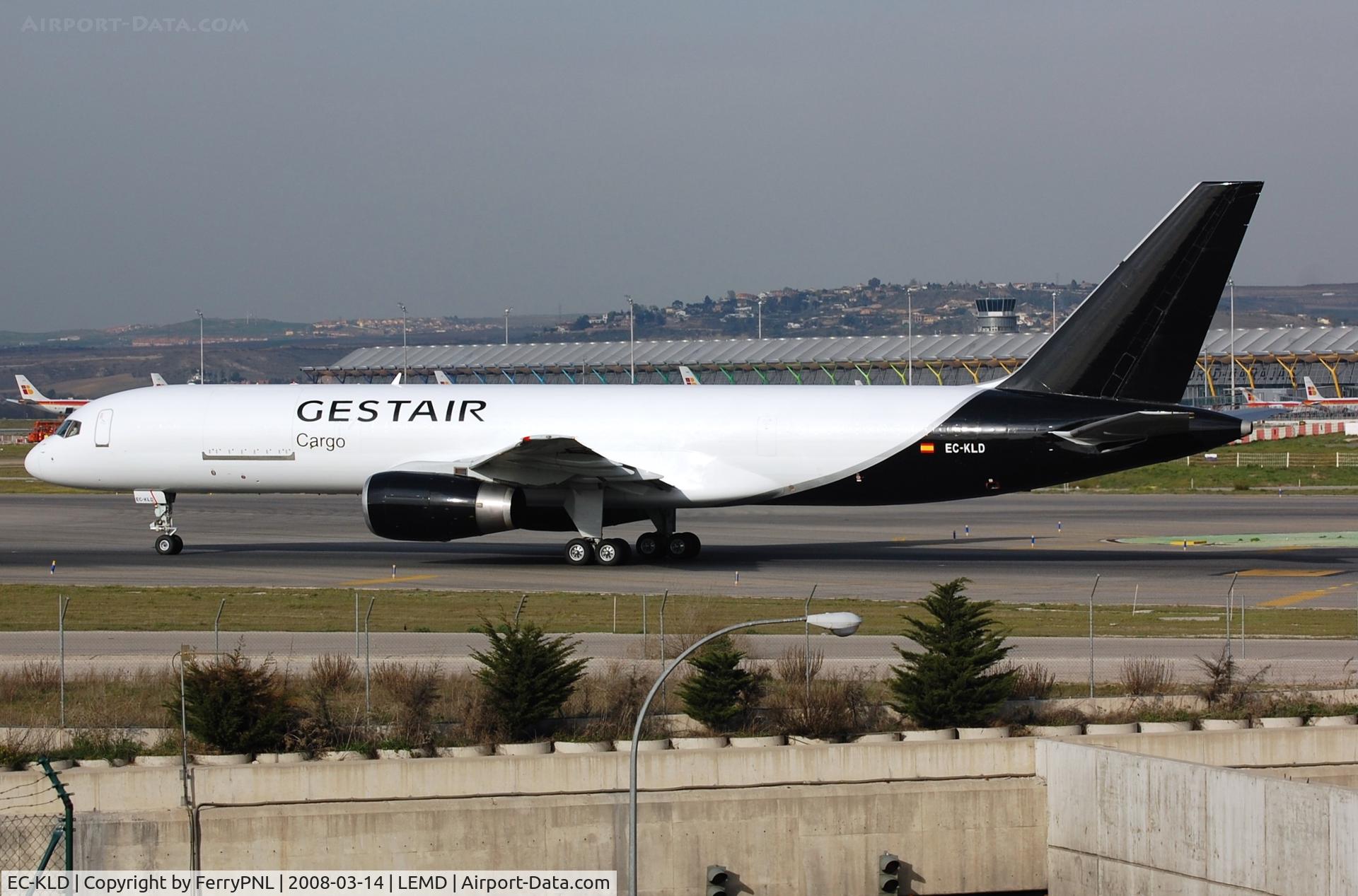 EC-KLD, 1988 Boeing 757-236 C/N 24121, Gestair B752F taxying out.