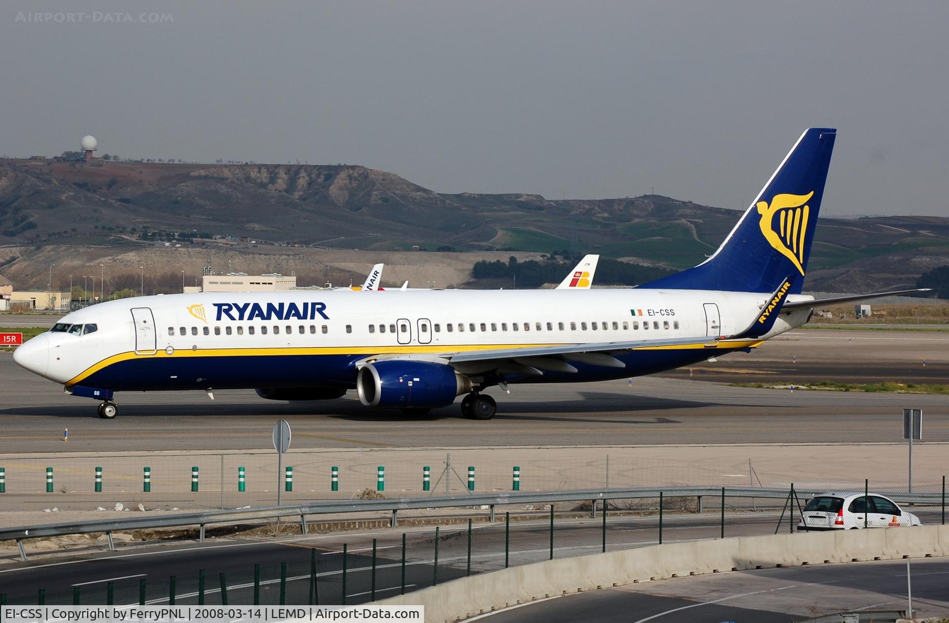 EI-CSS, 2001 Boeing 737-8AS C/N 29932, Ryanair B738 in old livery with small tittles.