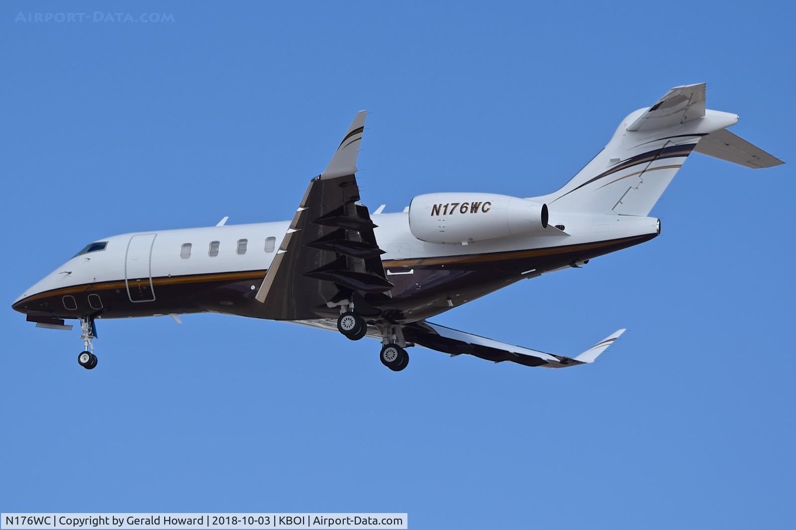 N176WC, 2016 Bombardier Challenger 350 (BD-100-1A10) C/N 20654, Landing RWY 28L.