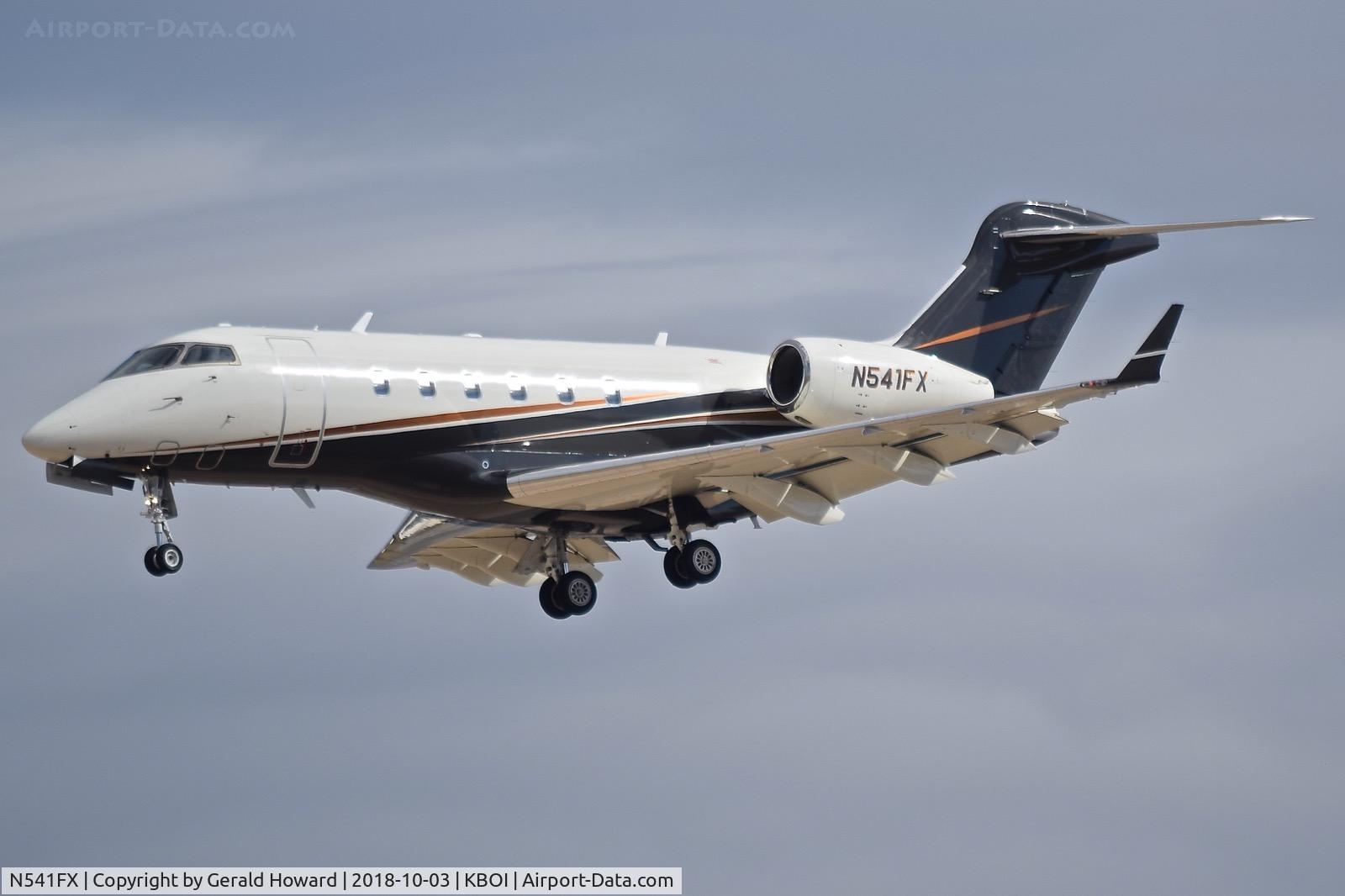 N541FX, 2008 Bombardier Challenger 300 (BD-100-1A10) C/N 20211, Landing RWY 28L.