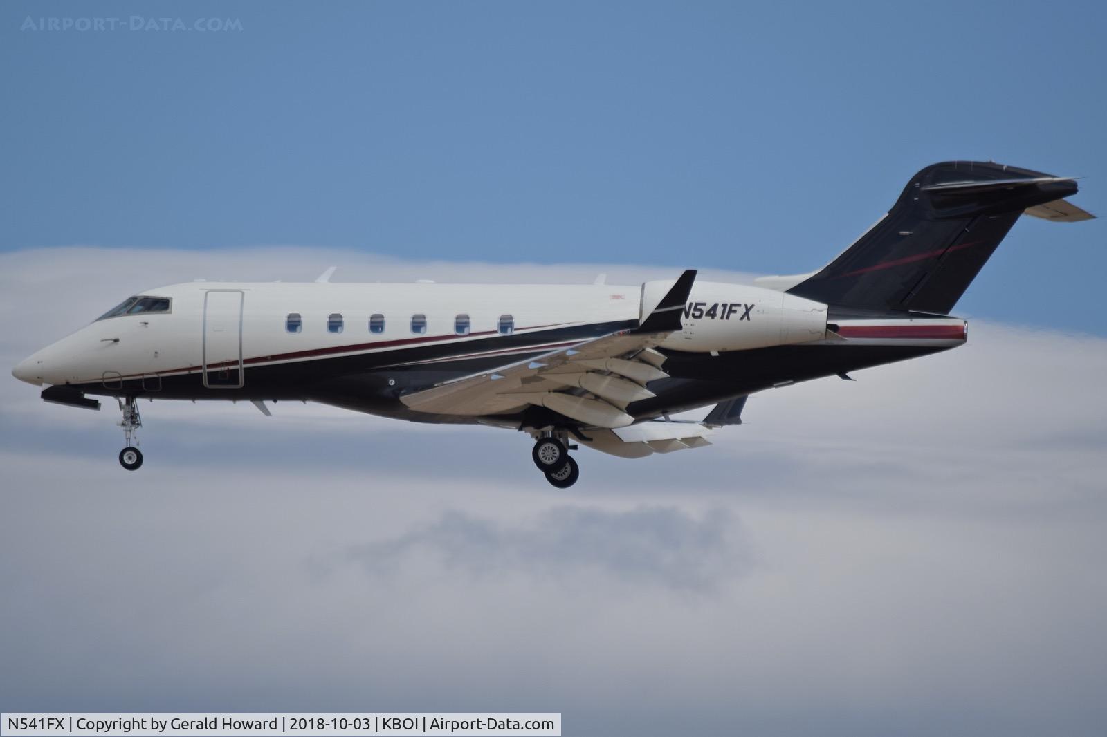 N541FX, 2008 Bombardier Challenger 300 (BD-100-1A10) C/N 20211, Landing RWY28L.
