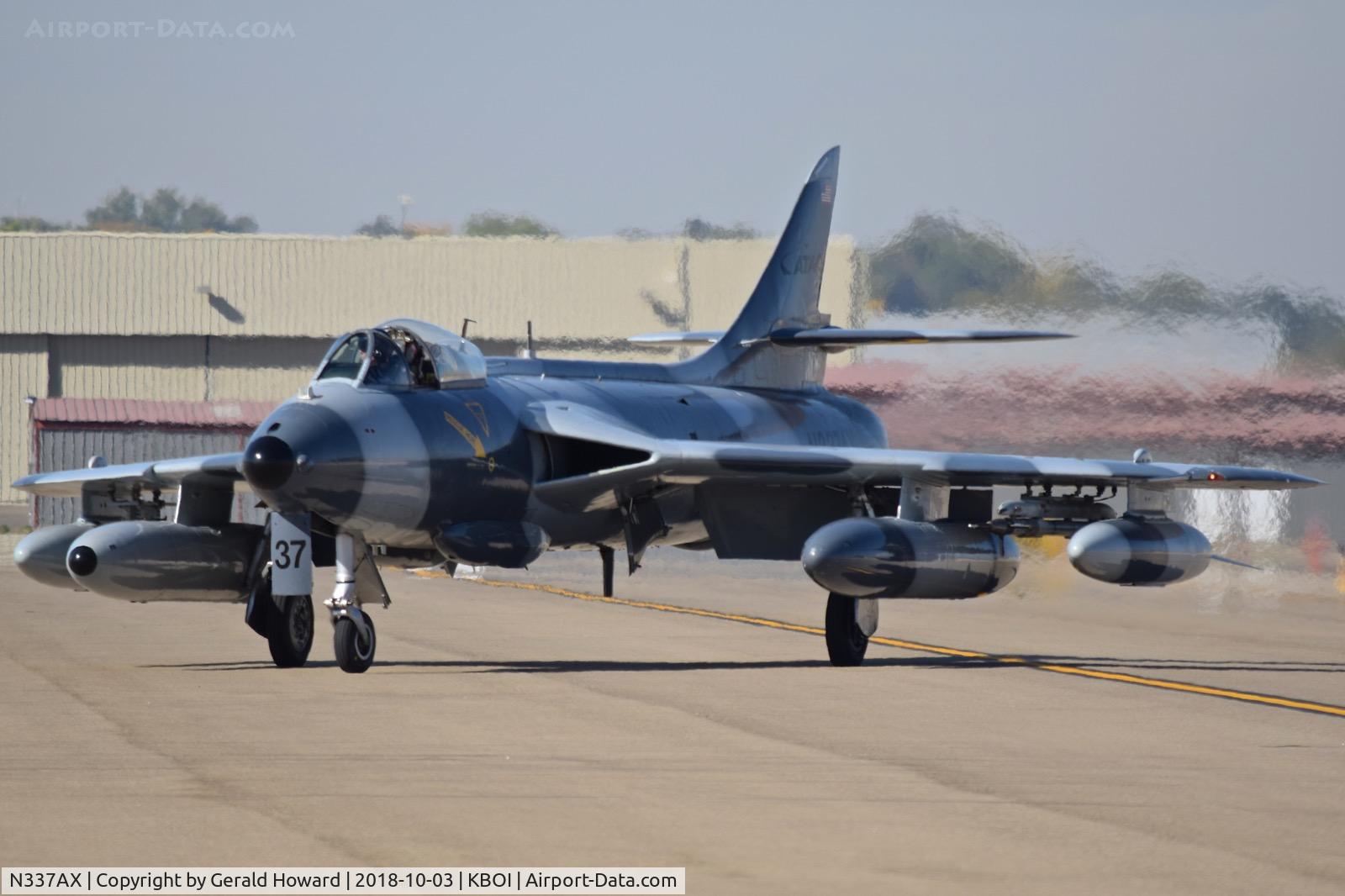 N337AX, Hawker Hunter F.58 C/N 41H-697456, Taxiing off Kilo.