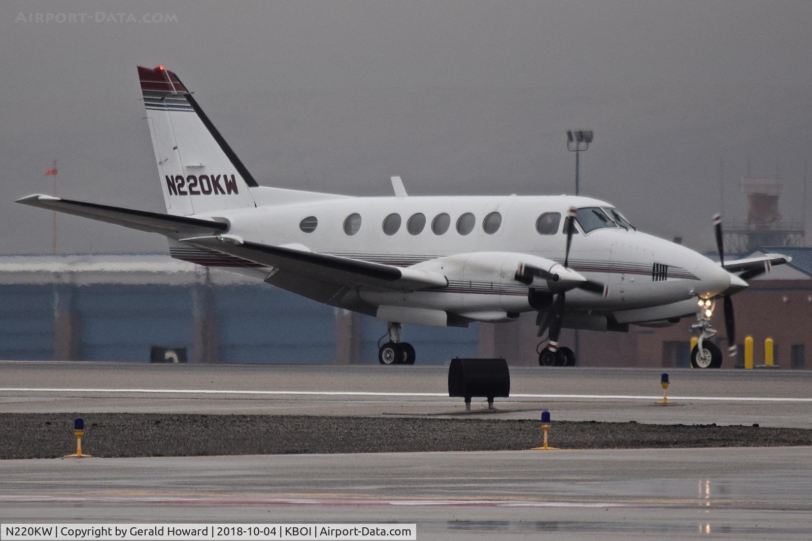 N220KW, 1973 Beech A100 King Air C/N B-185, Turning off RWY 28R.