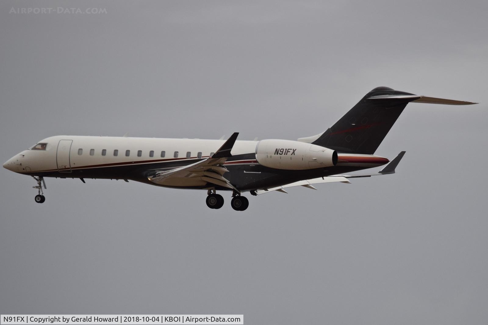 N91FX, 2000 Bombardier BD-700-1A10 Global Express C/N 9054, Final approach to RWY 28R.
