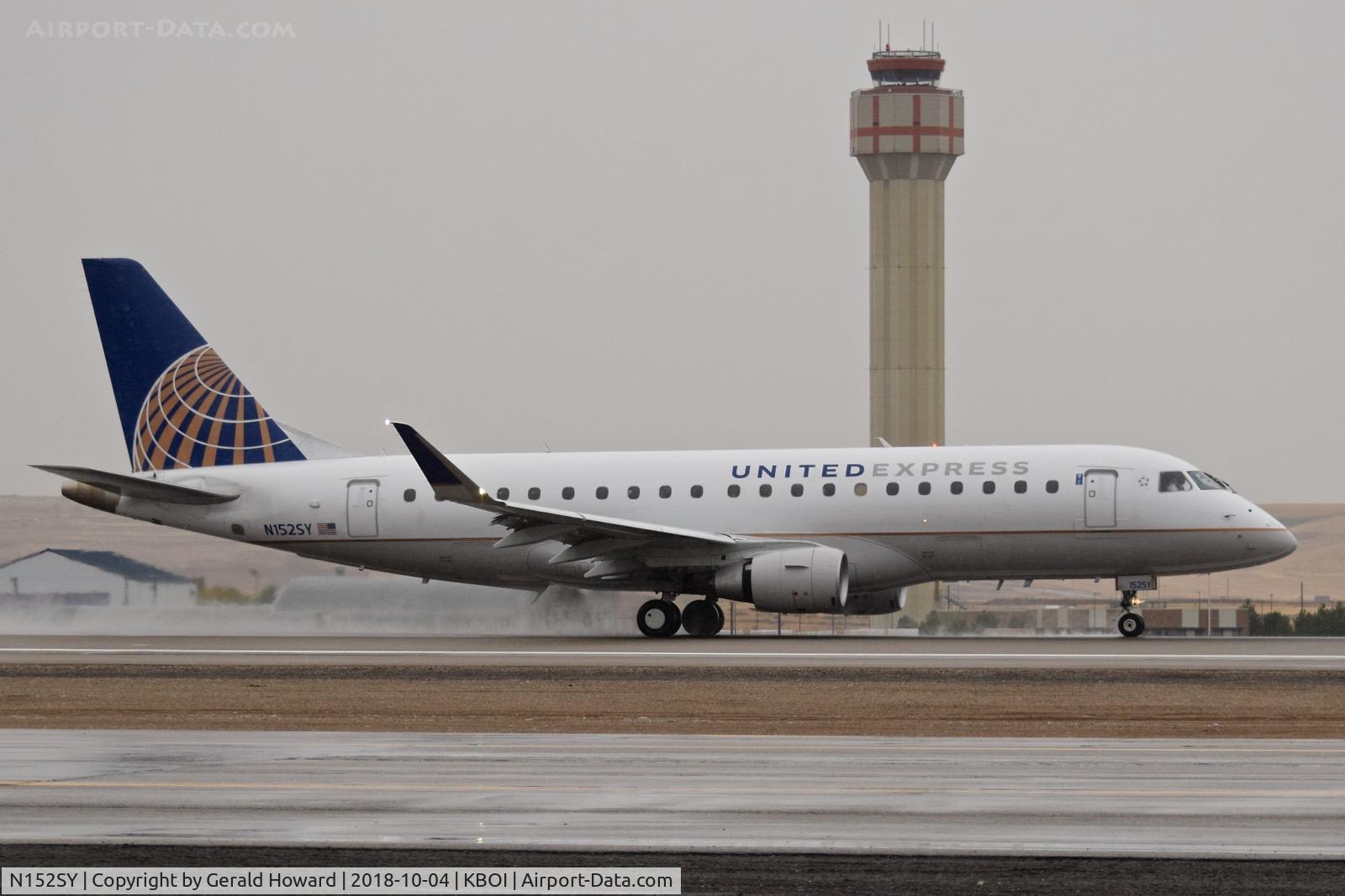 N152SY, 2016 Embraer 175LR (ERJ-170-200LR) C/N 17000549, Take off run on RWY 28R.