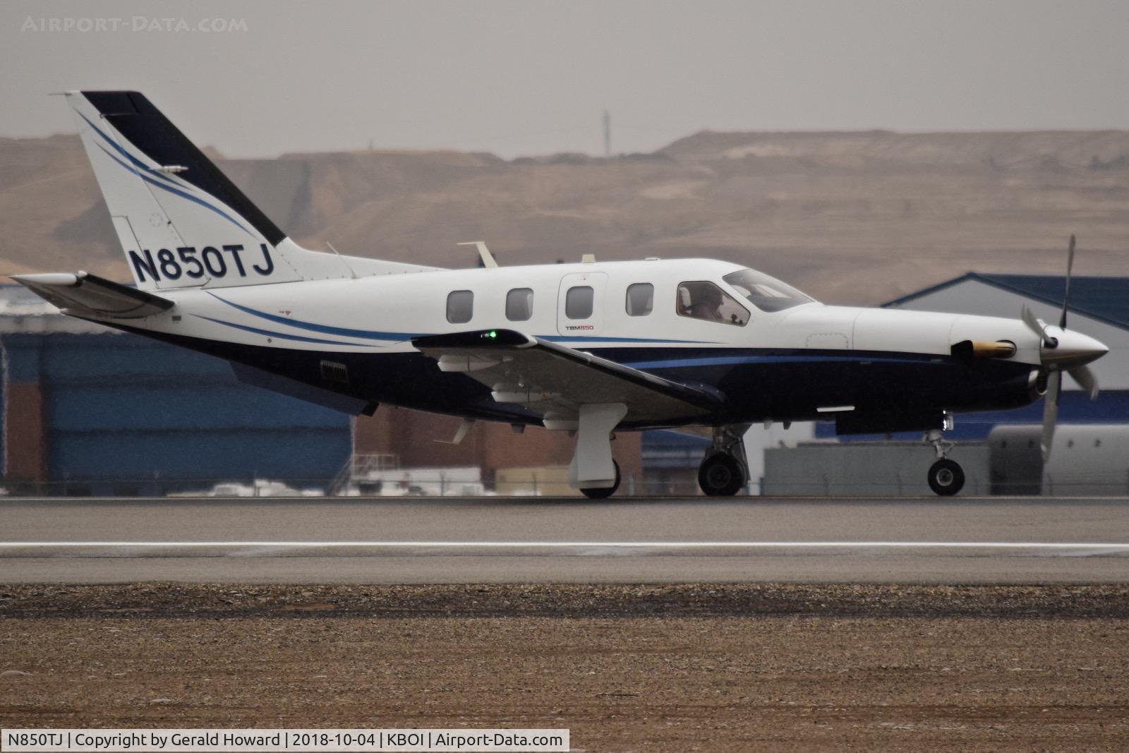 N850TJ, 2010 Socata TBM-700 C/N 568, Take off roll on RWY 28R.