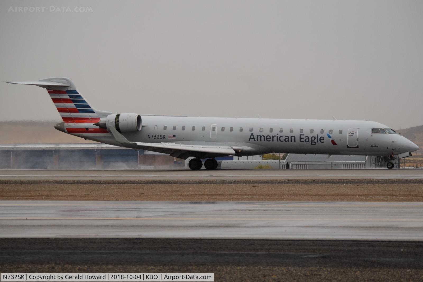N732SK, 2005 Bombardier CRJ-700 (CL-600-2C10) Regional Jet C/N 10194, Landing roll out on RWY 28R.