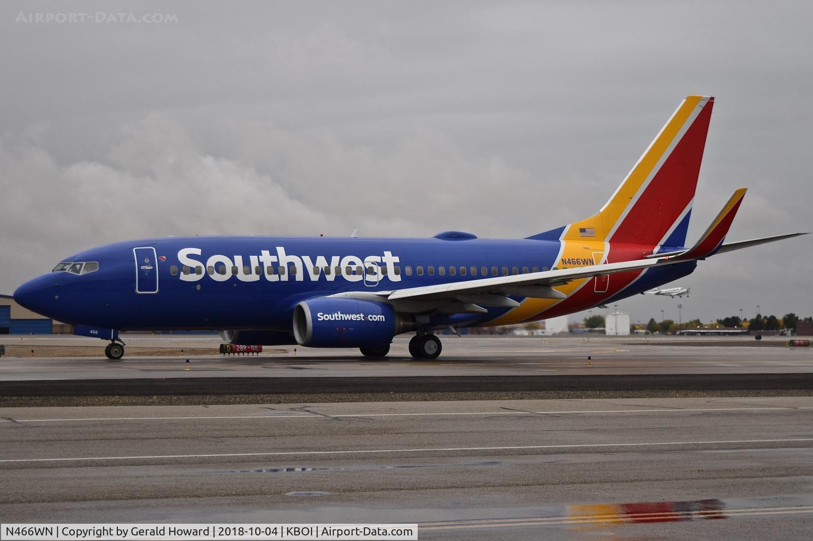 N466WN, 2004 Boeing 737-7H4 C/N 30677, Taxiing on Alpha to RWY 28R.