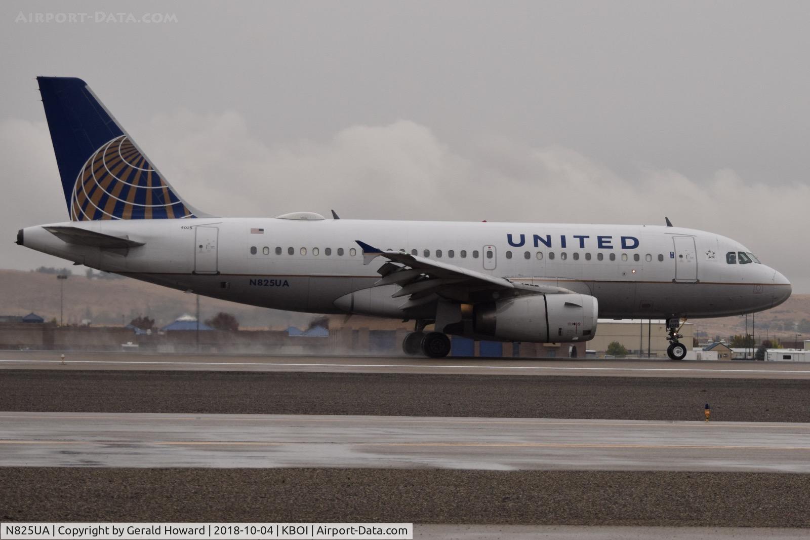 N825UA, 1999 Airbus A319-131 C/N 980, Landing roll out on RWY 28R.