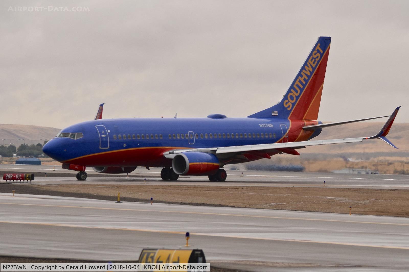 N273WN, 2007 Boeing 737-7H4 C/N 32528, Turning off RWY 28R.