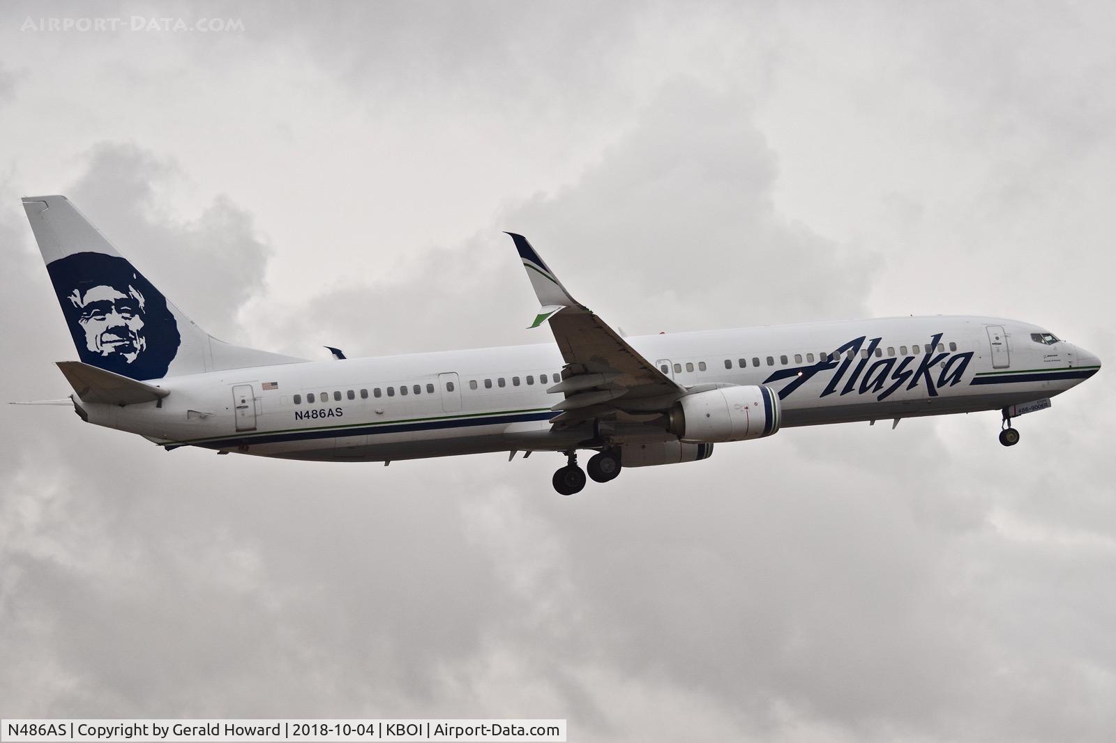 N486AS, 2015 Boeing 737-990/ER C/N 44107, Departing BOI.