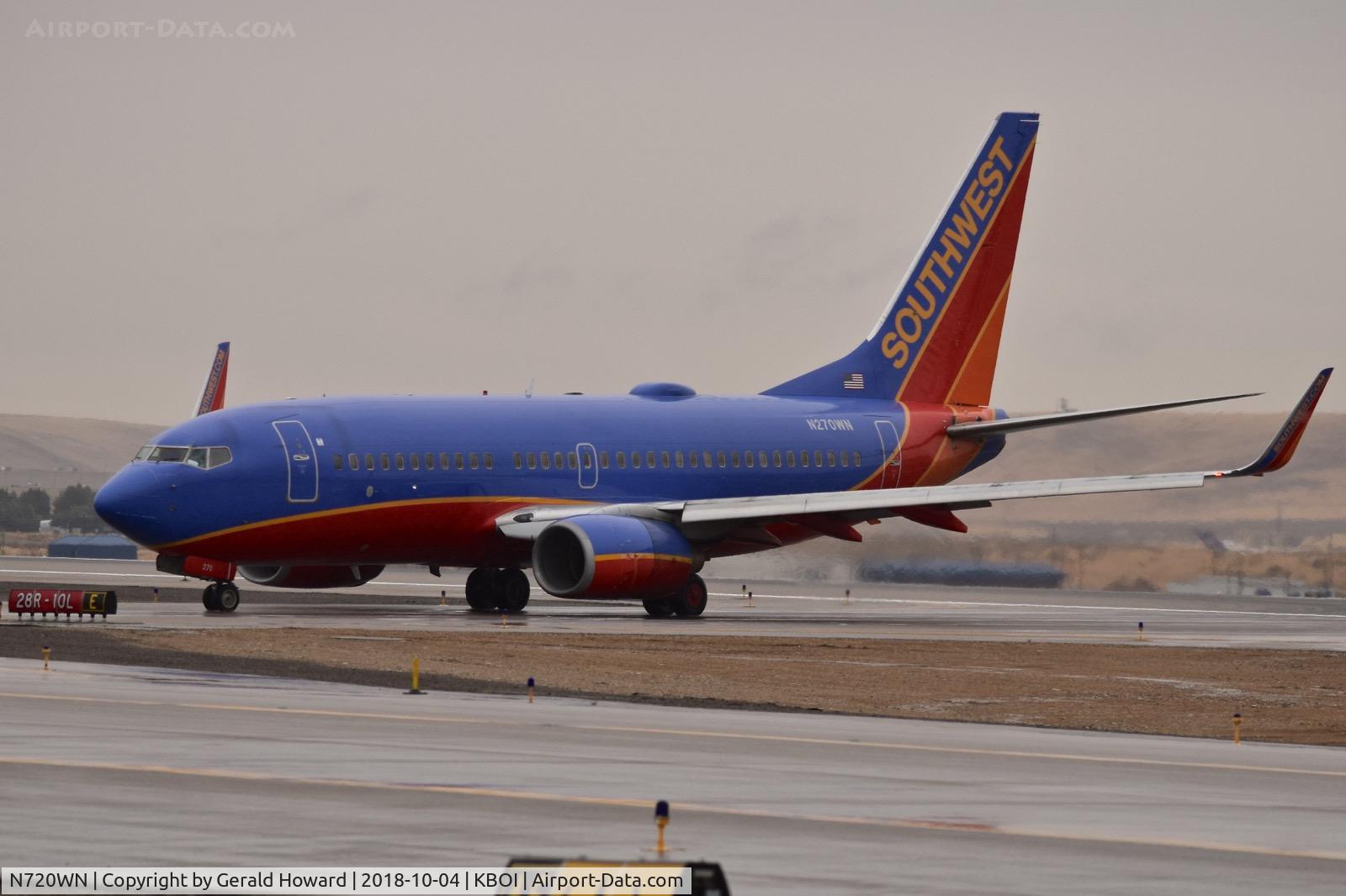 N720WN, 1998 Boeing 737-7H4 C/N 27854, Turning off RWY 28R