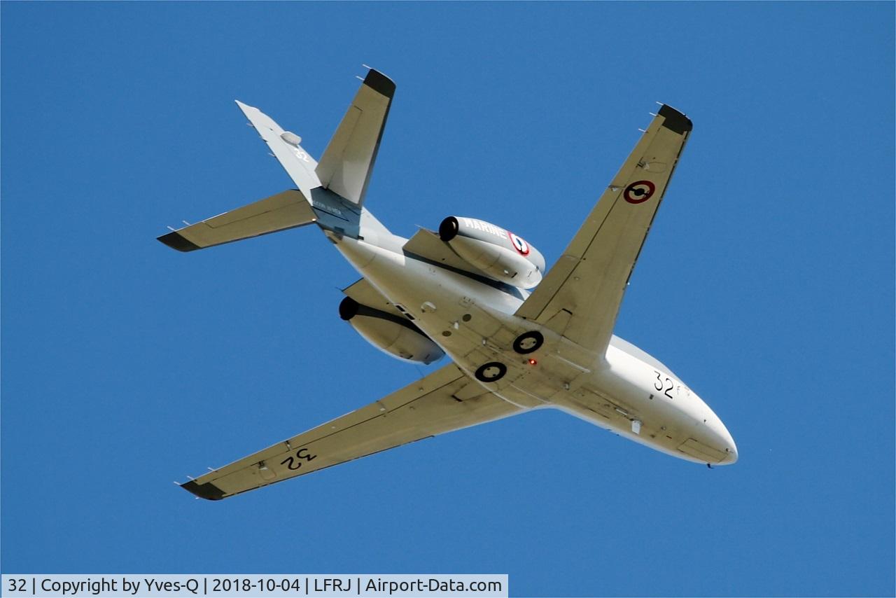 32, 1974 Dassault Falcon 10MER C/N 32, Dassault Falcon 10 MER, Take off rwy 08, Landivisiau naval air base (LFRJ)