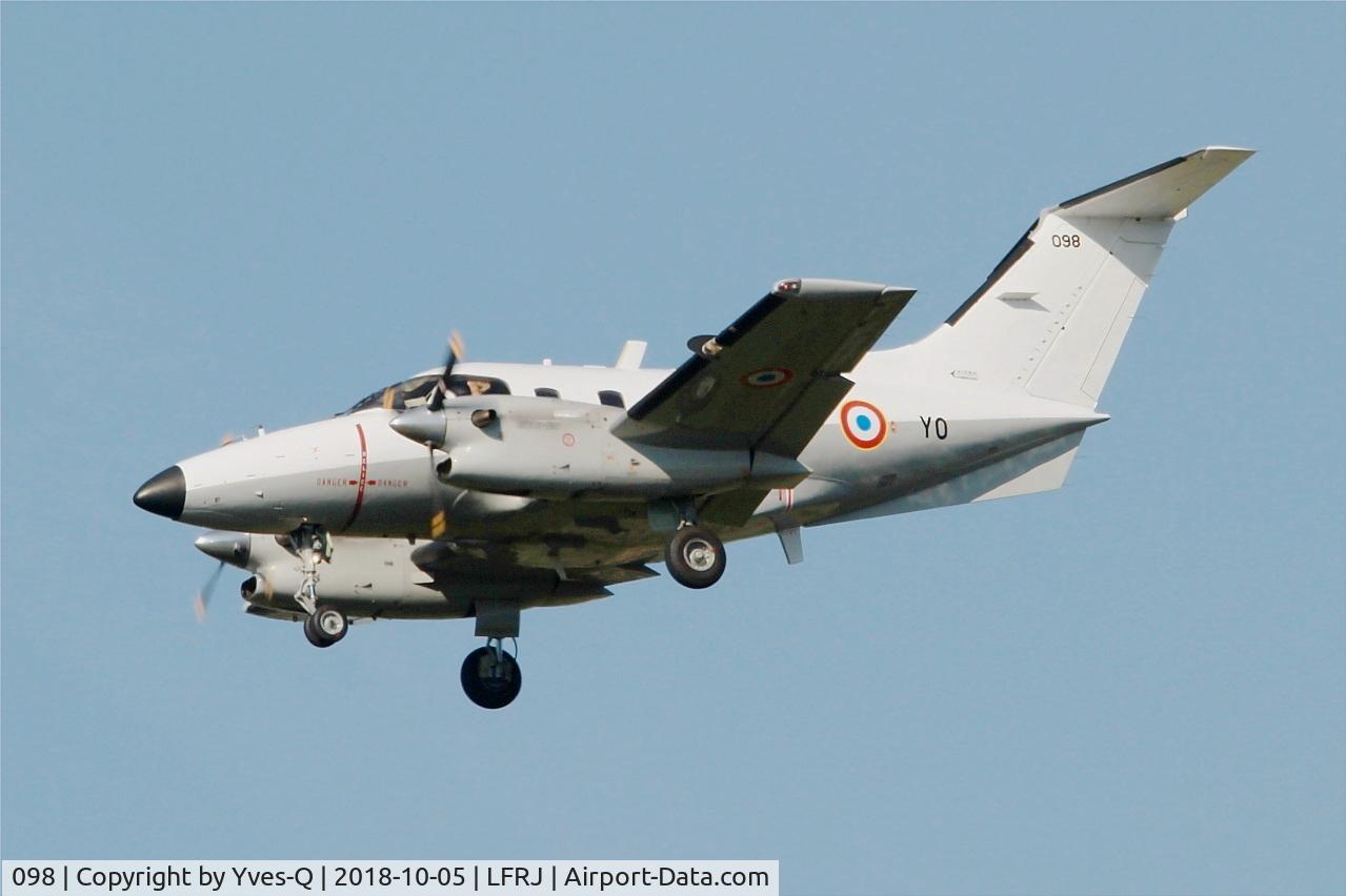 098, Embraer EMB-121AA Xingu C/N 121098, Embraer EMB-121AA Xingu, On final rwy 26, Landivisiau naval air base (LFRJ)